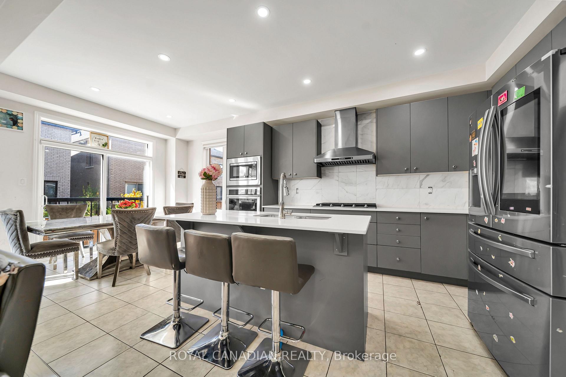 Photo 19 of 33 Bachelor Street, Brampton, Northwest Brampton — HOMEH