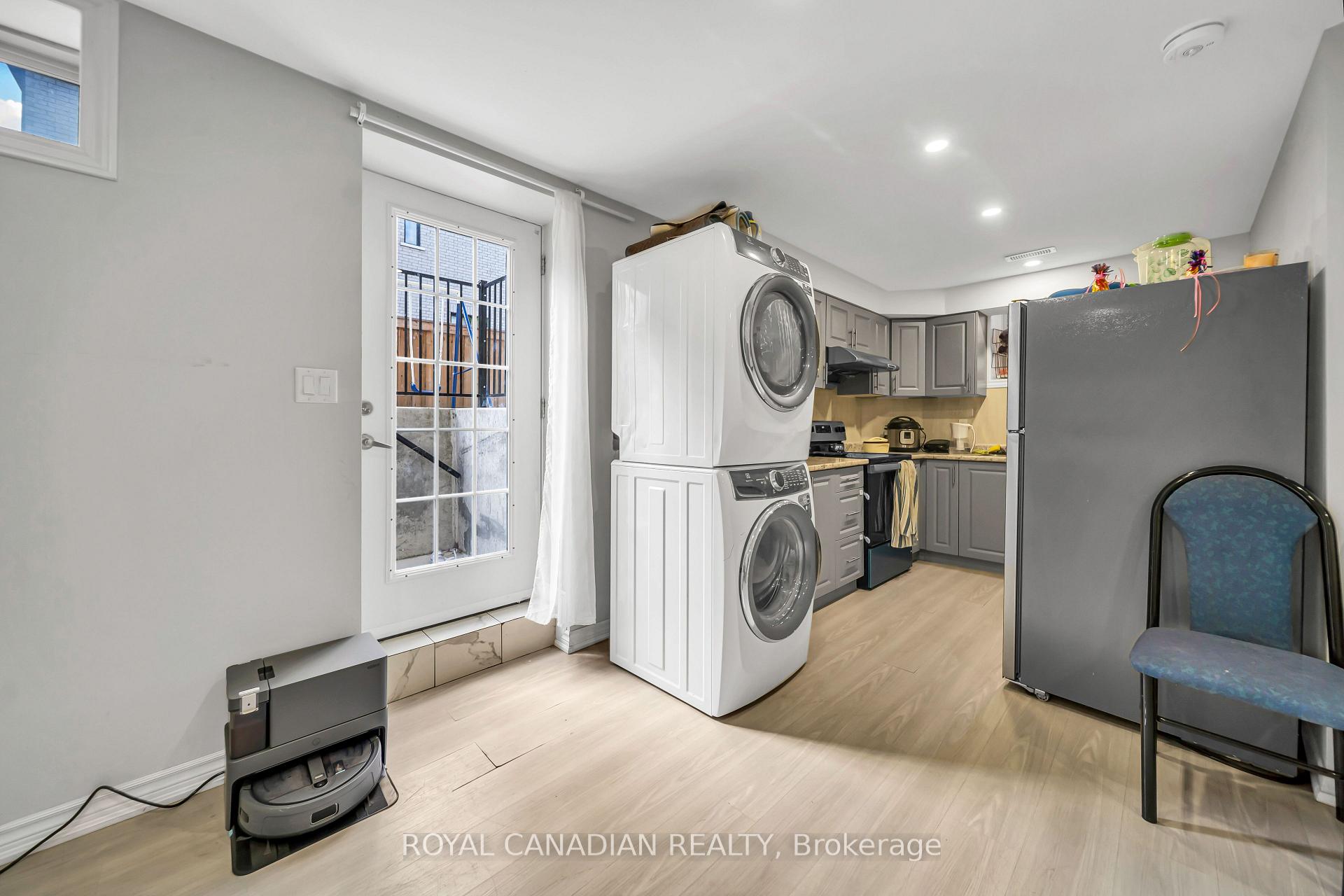 Photo 39 of 33 Bachelor Street, Brampton, Northwest Brampton — HOMEH