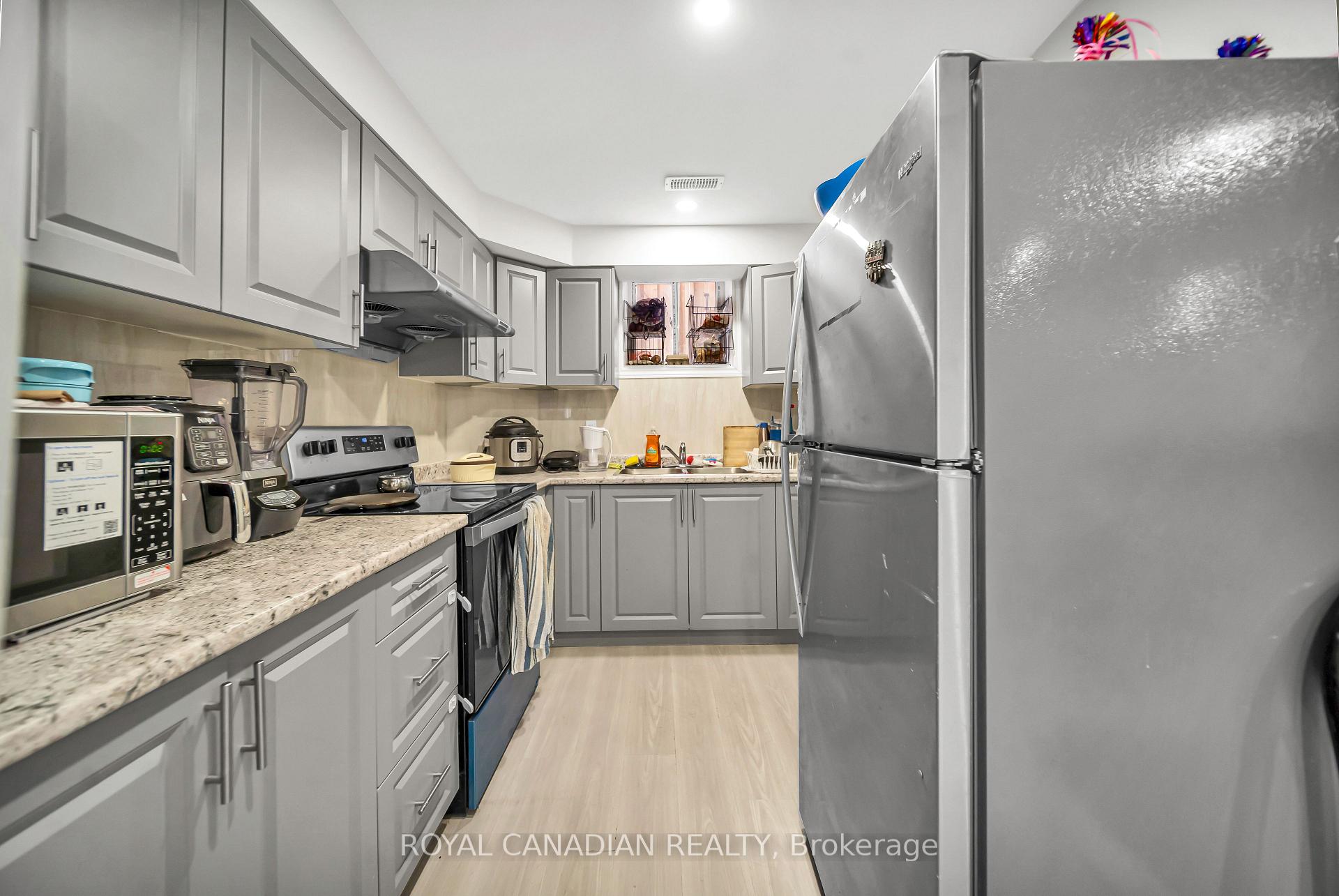 Photo 40 of 33 Bachelor Street, Brampton, Northwest Brampton — HOMEH