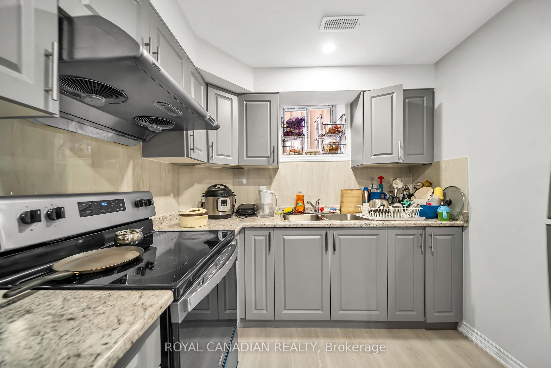 Photo 41 of 33 Bachelor Street, Brampton, Northwest Brampton — HOMEH