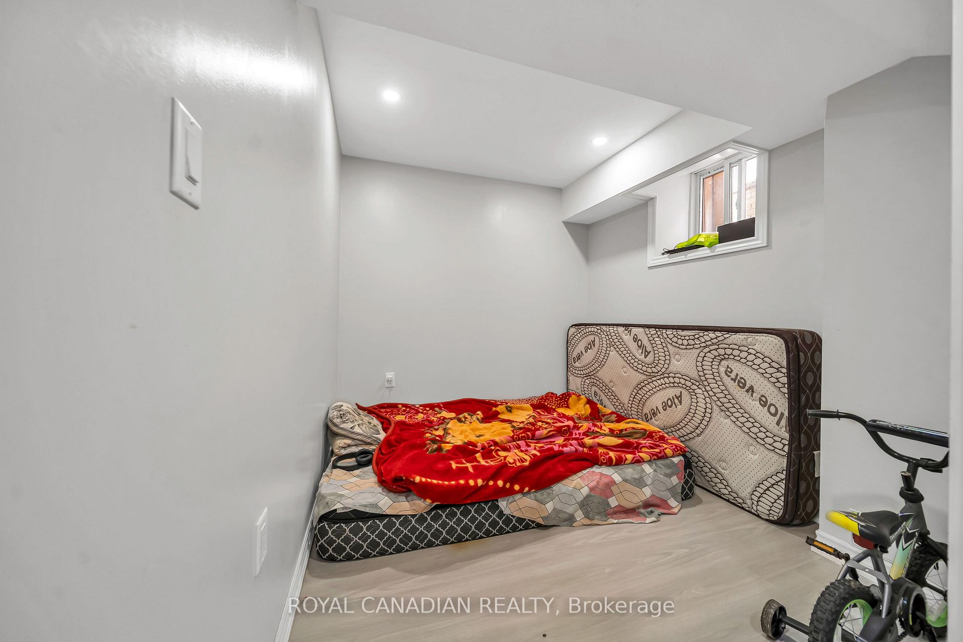Photo 44 of 33 Bachelor Street, Brampton, Northwest Brampton — HOMEH