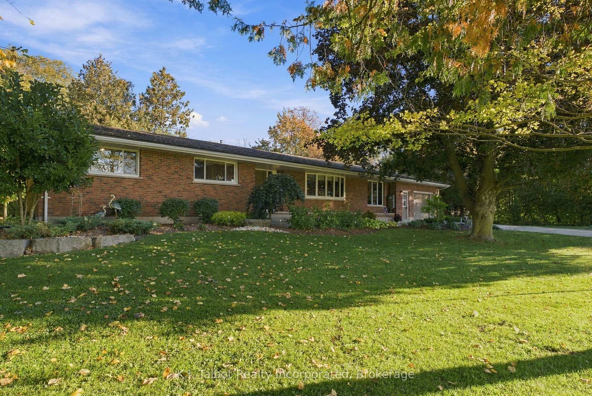 Photo 2 of 33696 Black's Point Road, Central Huron, Goderich — HOMEH