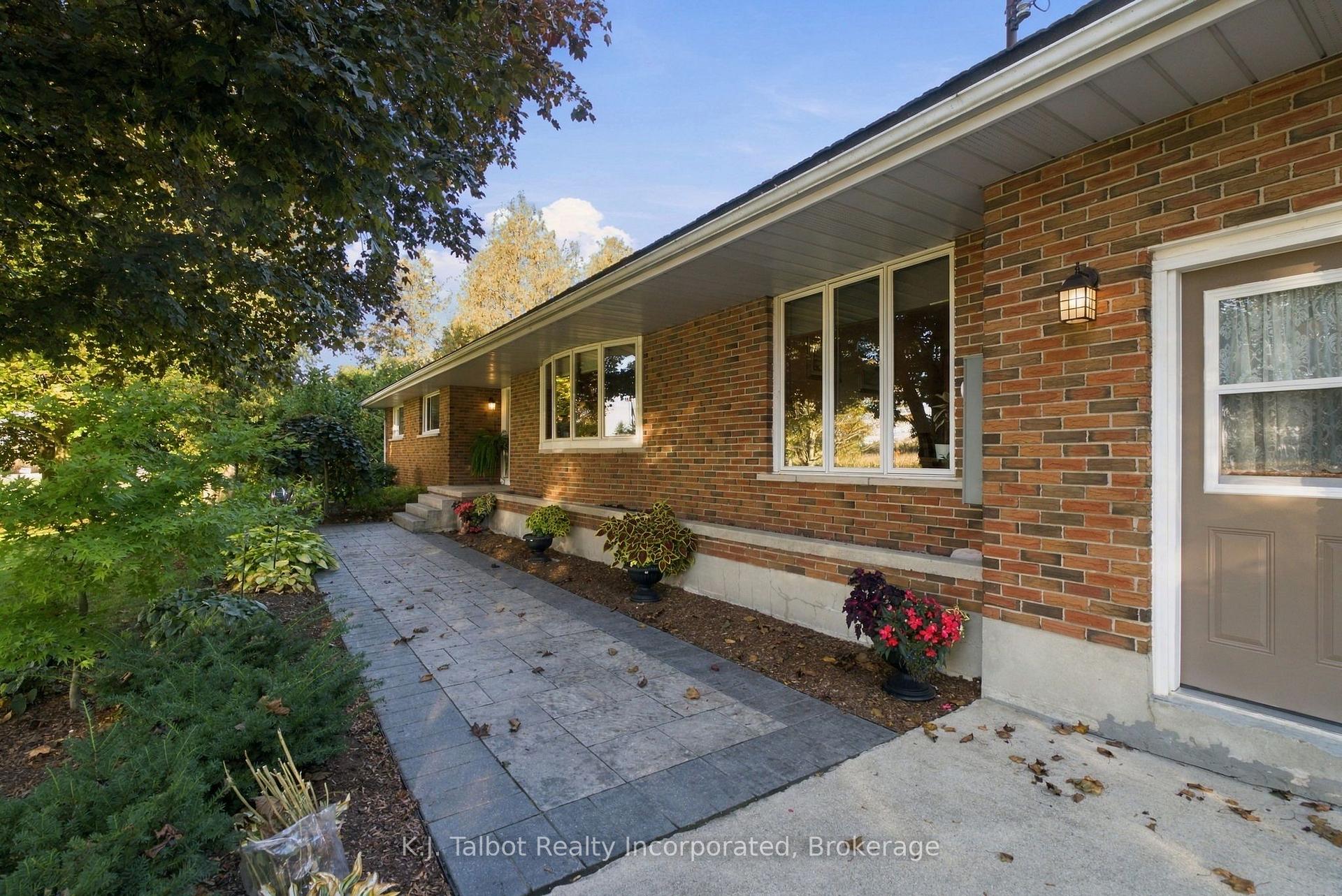 Photo 3 of 33696 Black's Point Road, Central Huron, Goderich — HOMEH