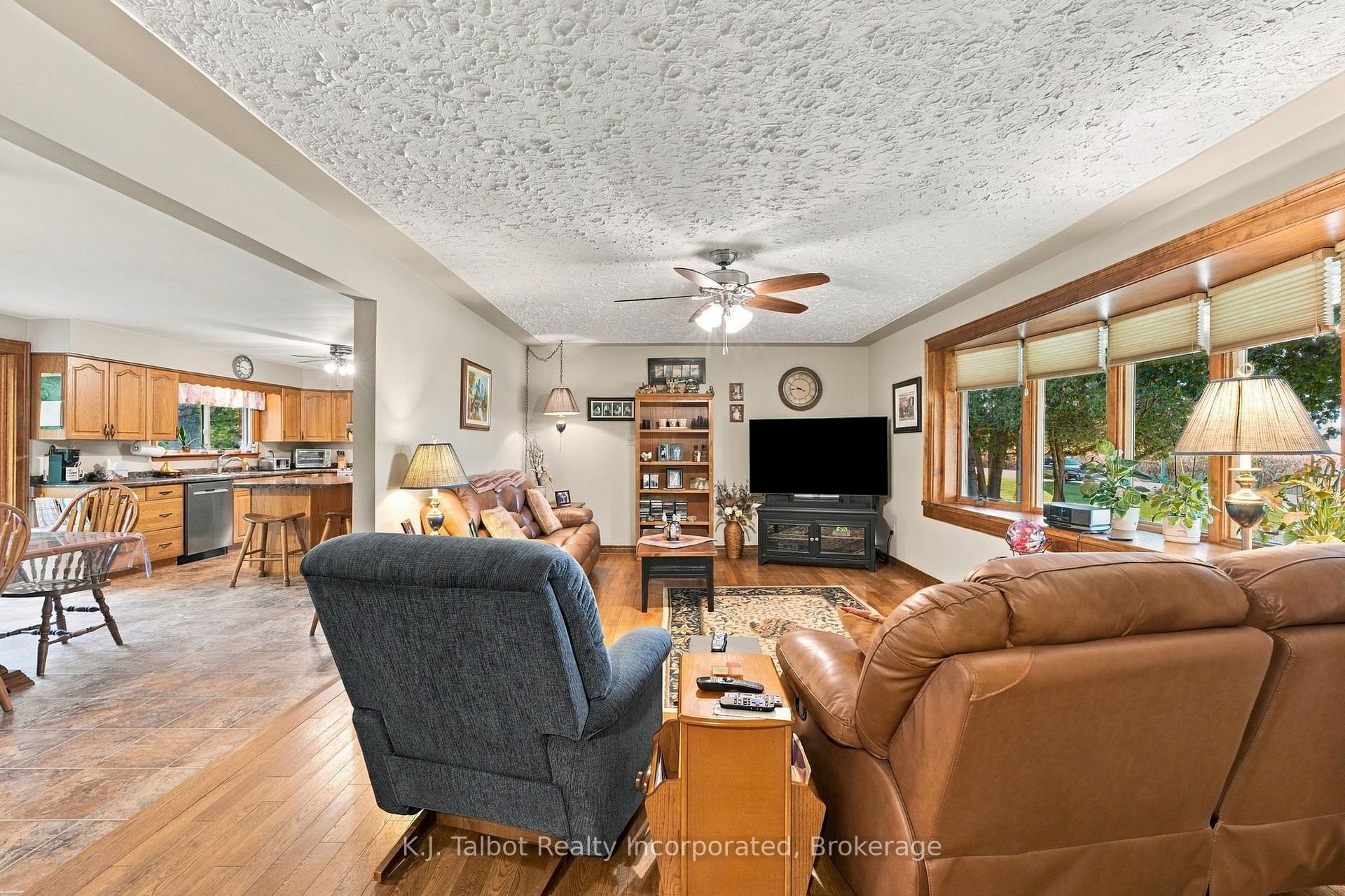 Photo 7 of 33696 Black's Point Road, Central Huron, Goderich — HOMEH