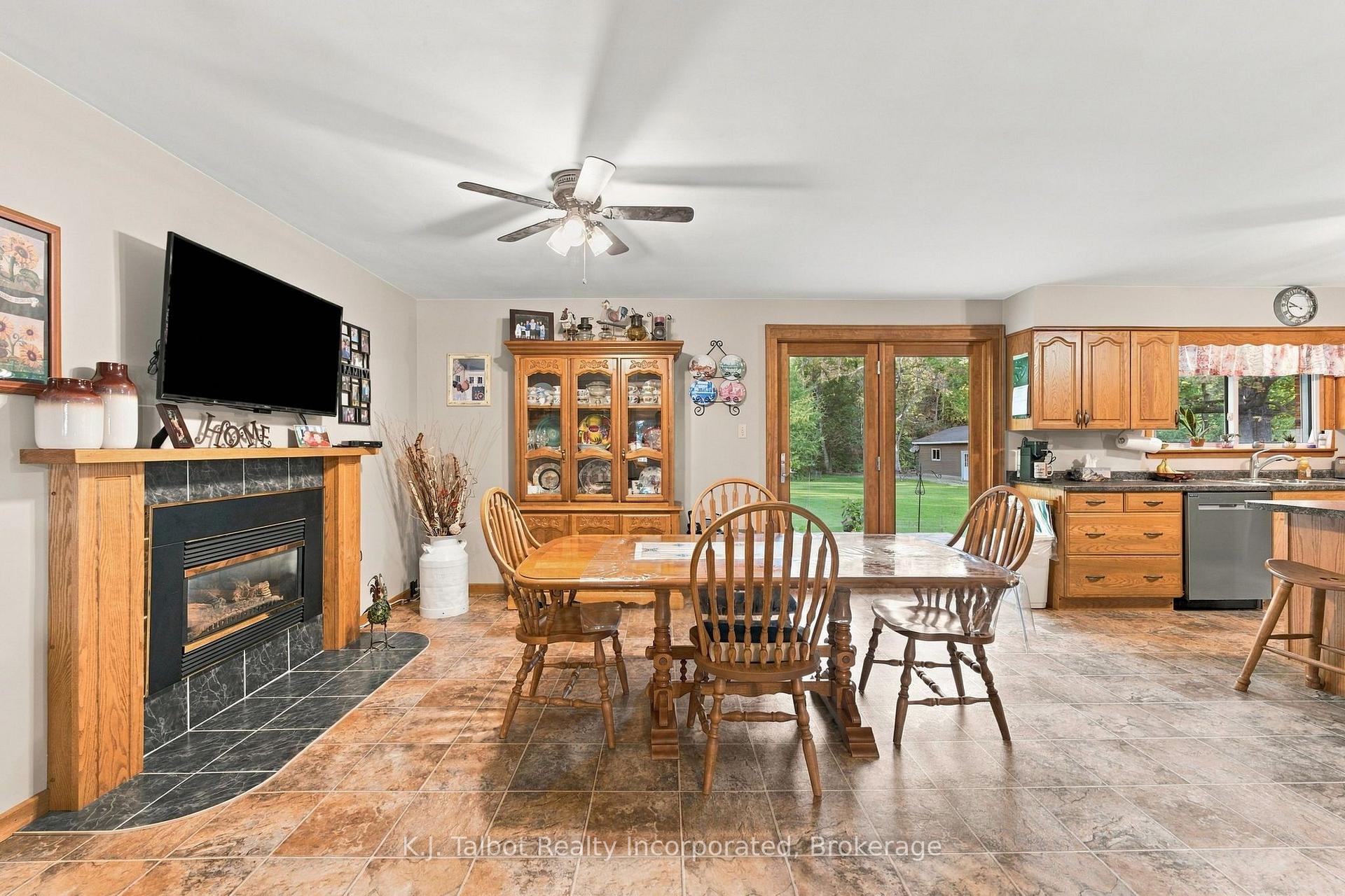 Photo 9 of 33696 Black's Point Road, Central Huron, Goderich — HOMEH