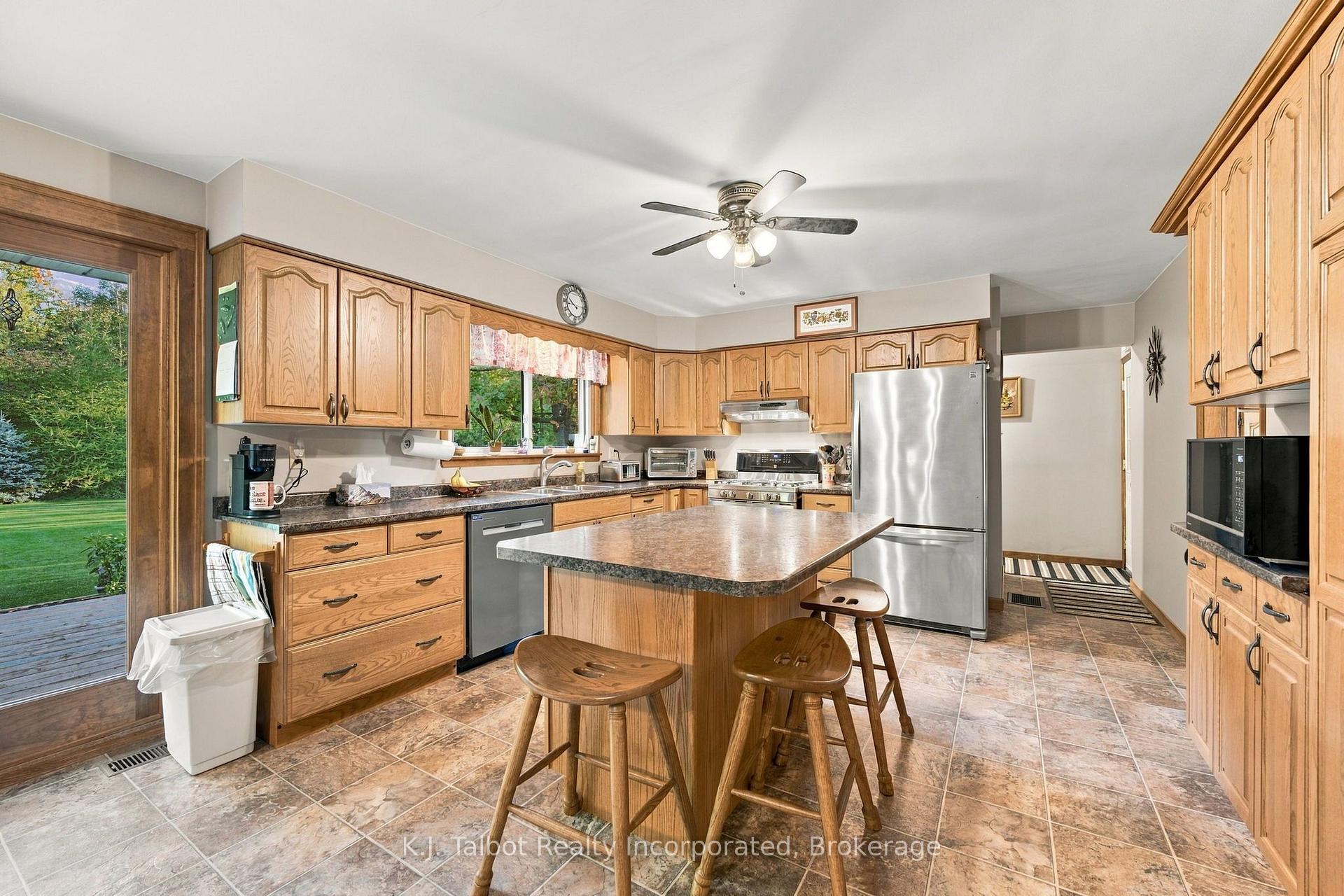 Photo 12 of 33696 Black's Point Road, Central Huron, Goderich — HOMEH