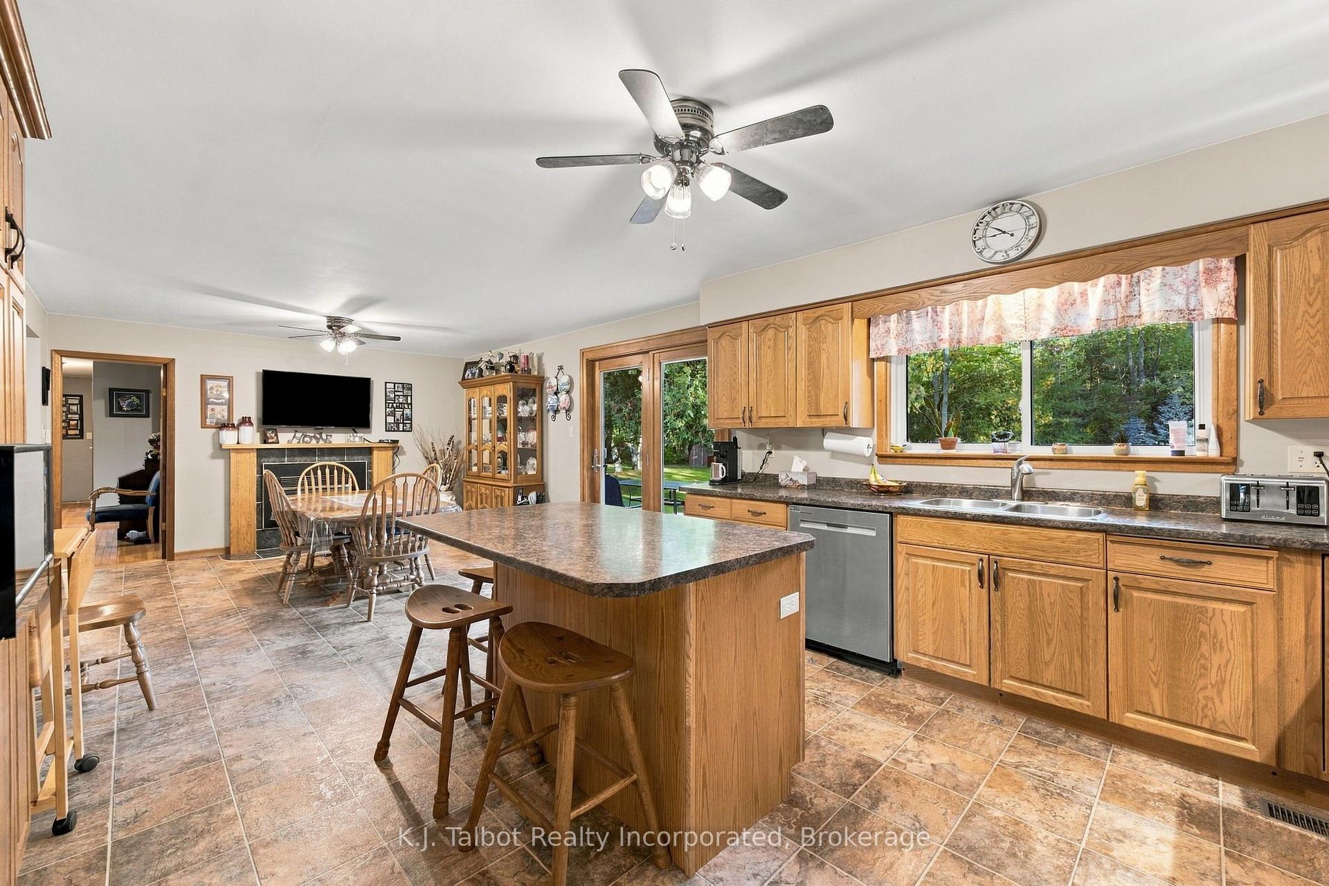 Photo 13 of 33696 Black's Point Road, Central Huron, Goderich — HOMEH