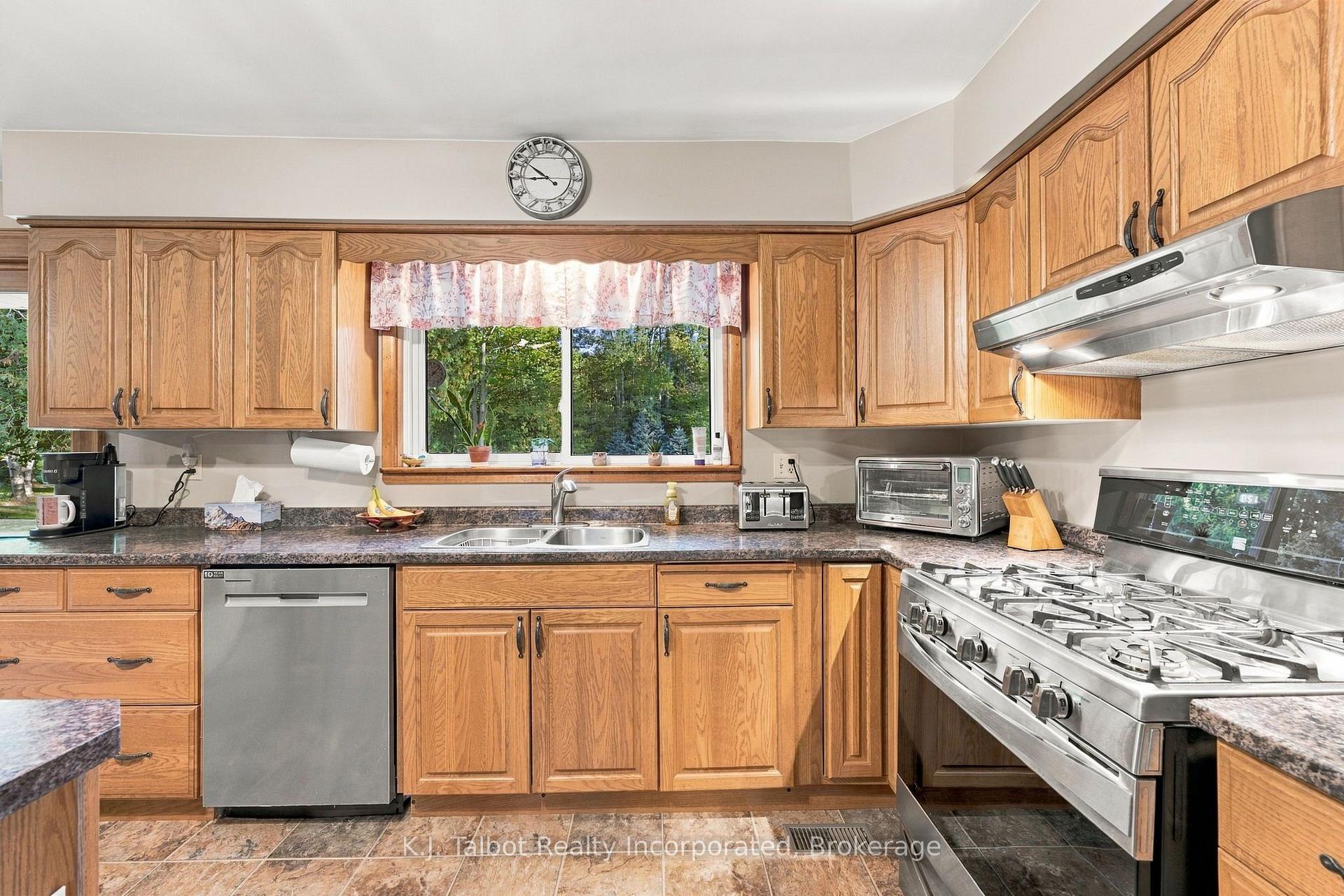 Photo 14 of 33696 Black's Point Road, Central Huron, Goderich — HOMEH