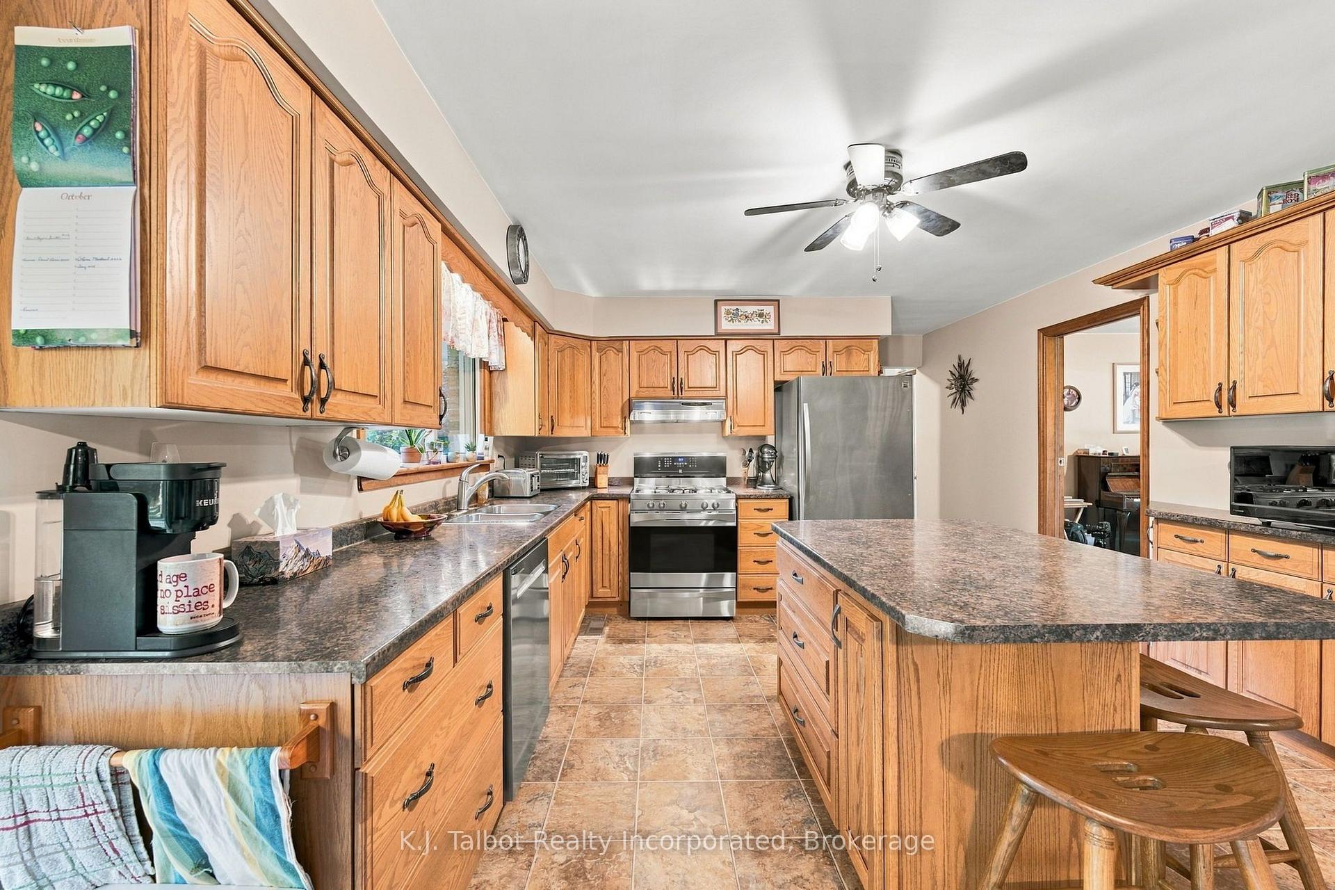 Photo 15 of 33696 Black's Point Road, Central Huron, Goderich — HOMEH