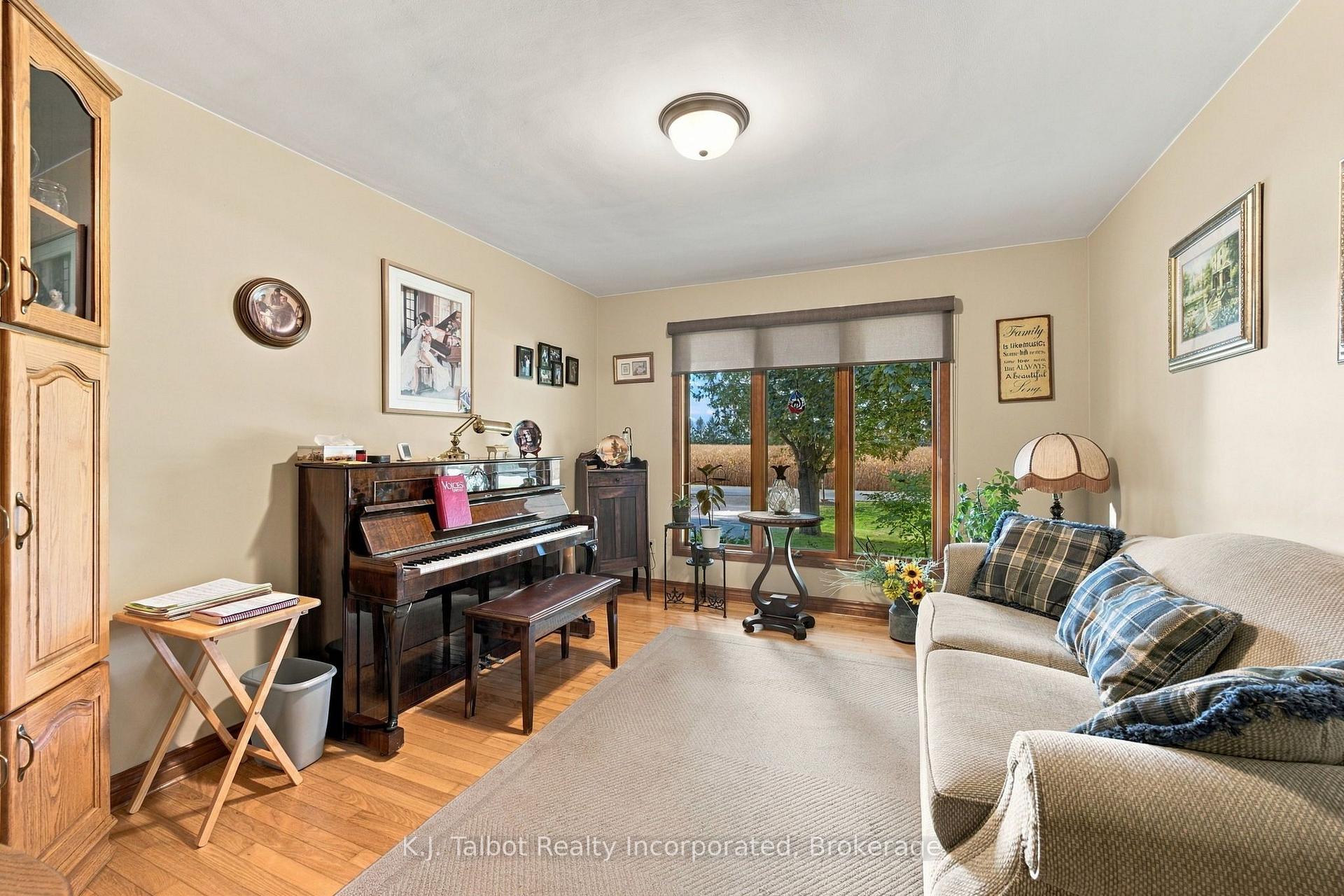 Photo 16 of 33696 Black's Point Road, Central Huron, Goderich — HOMEH