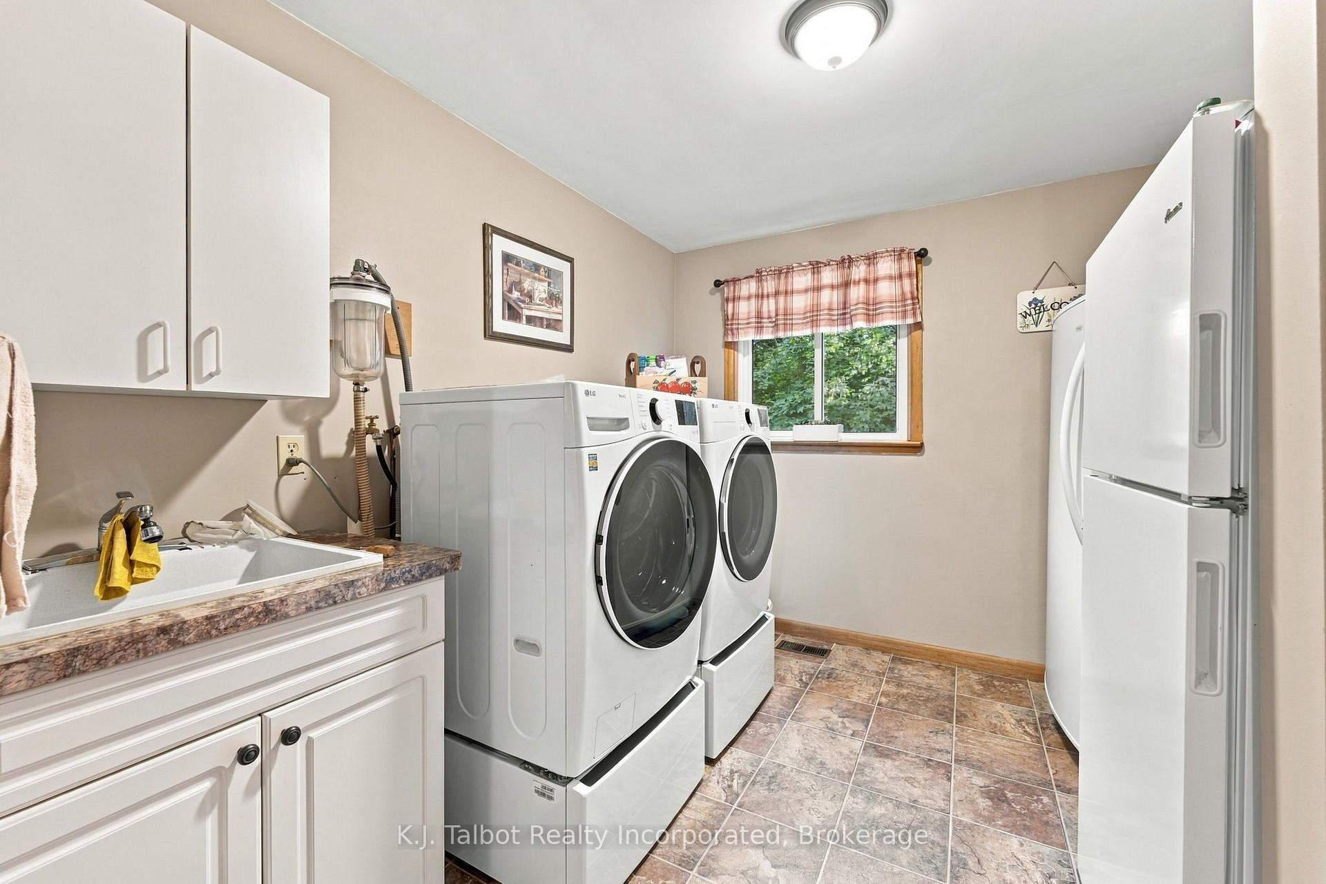 Photo 26 of 33696 Black's Point Road, Central Huron, Goderich — HOMEH