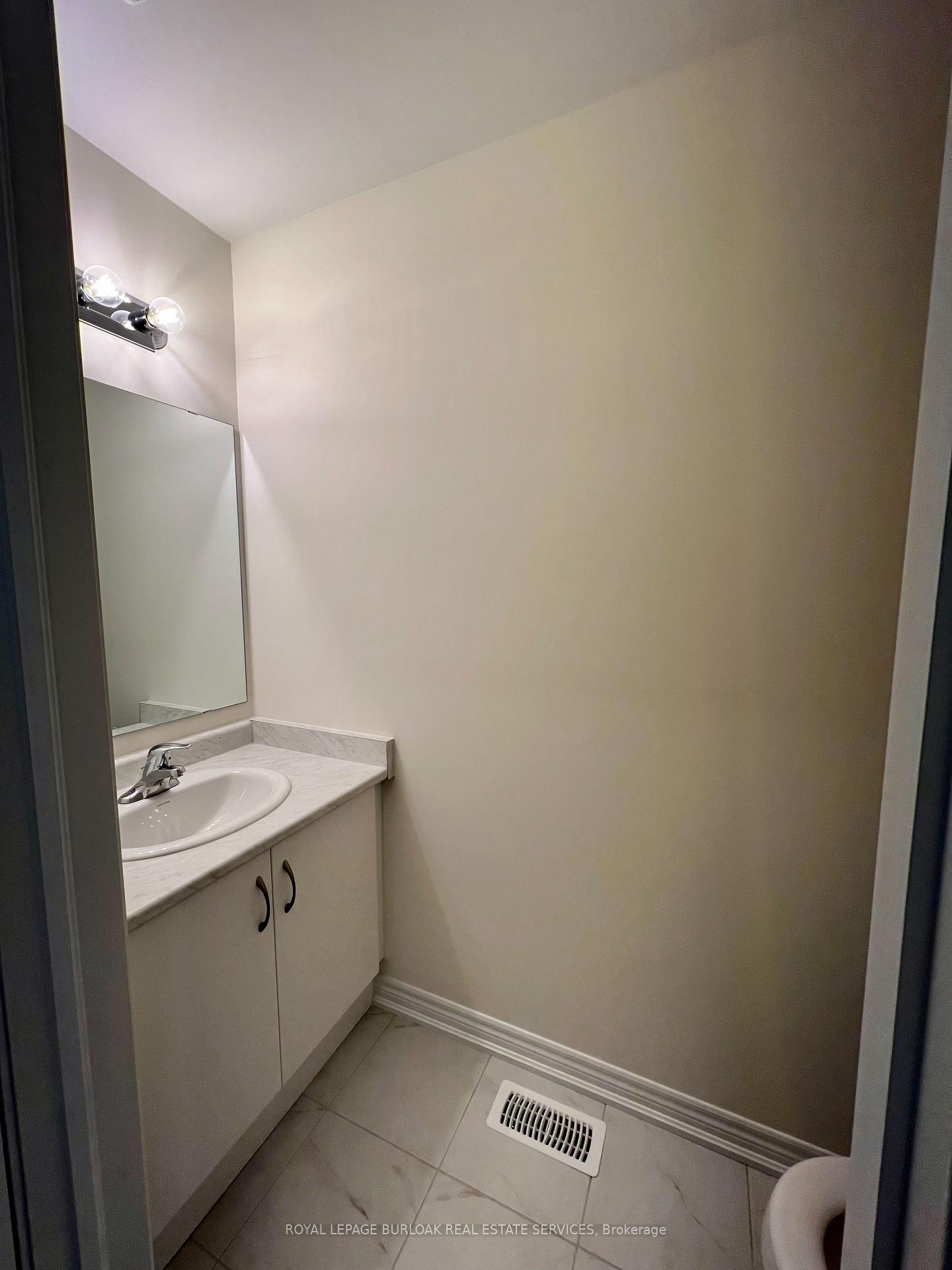 Photo 16 of Unit 7, 40 Zinfandel Drive, Hamilton, Fruitland — HOMEH