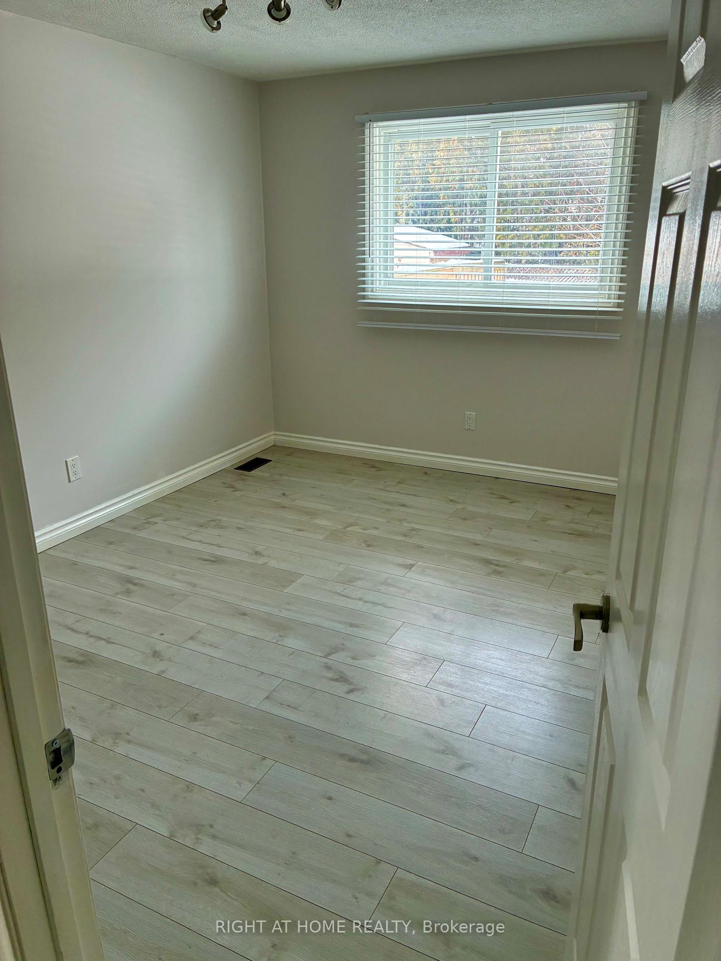 Photo 4 of 333 Rexford Drive, Hamilton, Randall — HOMEH
