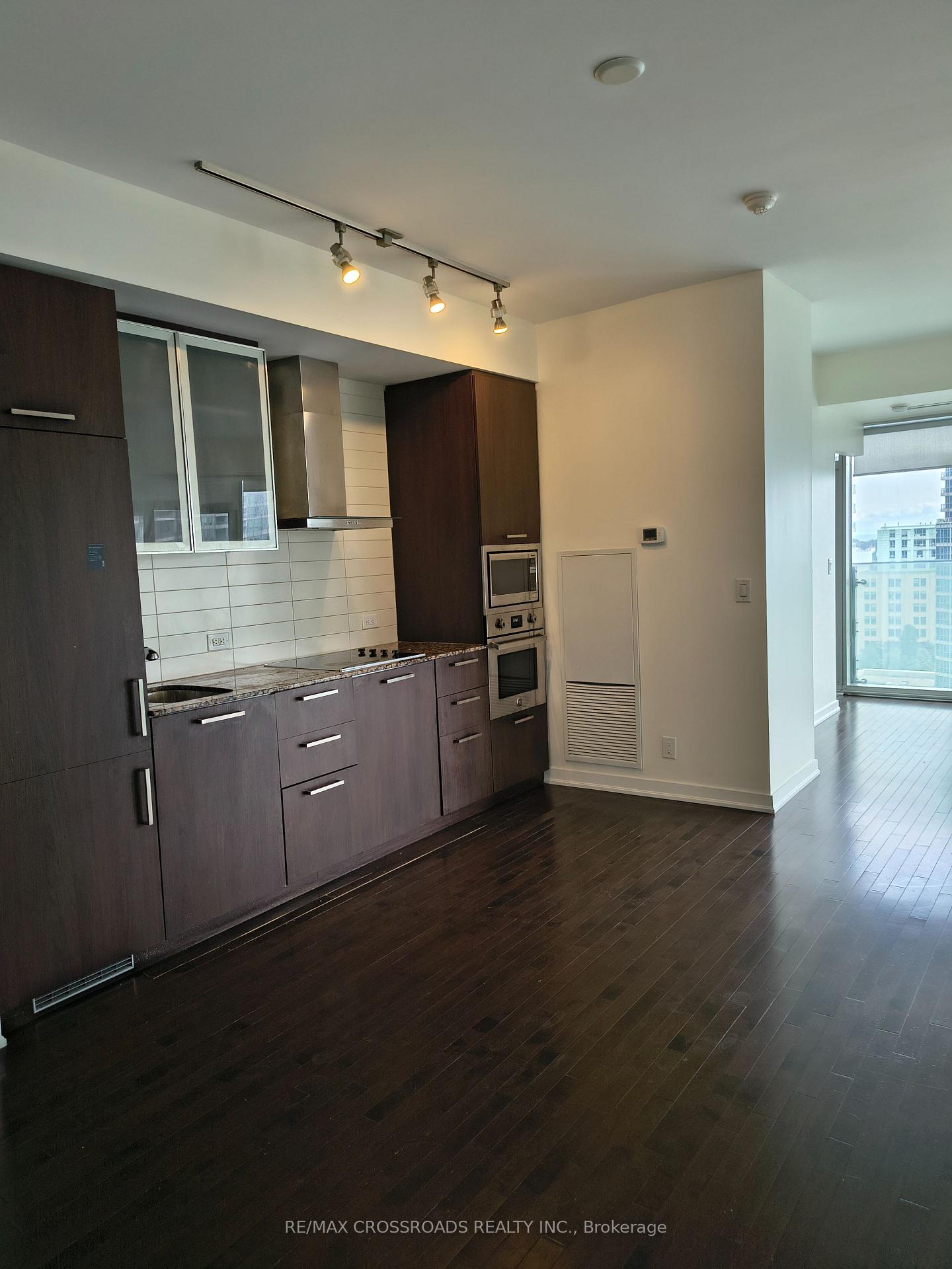 Photo 5 of Unit 1104, 12 York Street, Toronto, Waterfront Communities — HOMEH