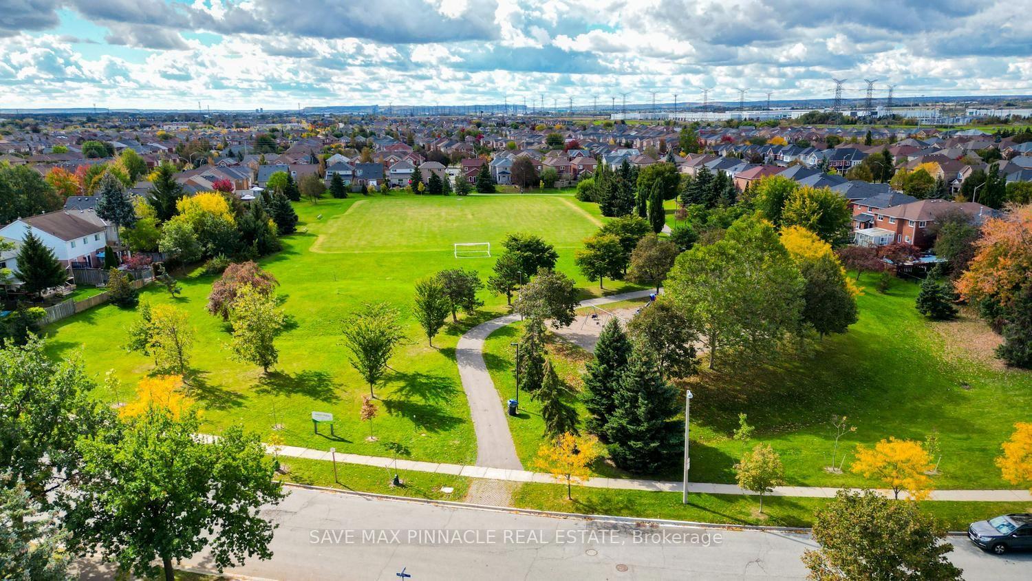 Photo 3 of 3118 Shadetree Drive, Mississauga, Meadowvale — HOMEH