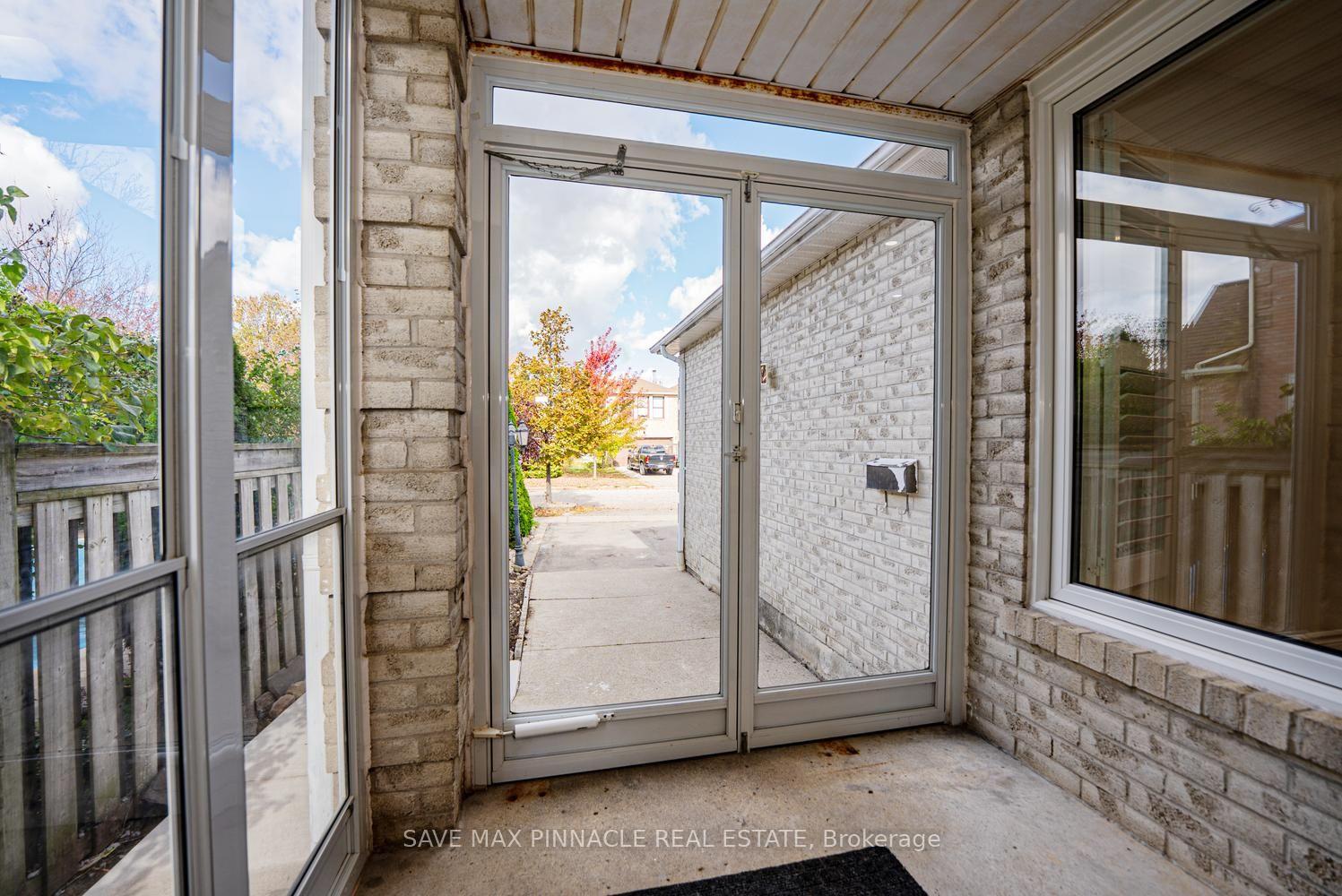Photo 8 of 3118 Shadetree Drive, Mississauga, Meadowvale — HOMEH