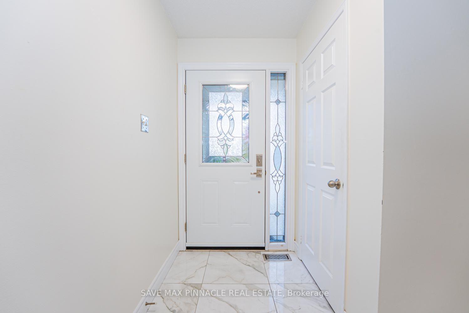Photo 9 of 3118 Shadetree Drive, Mississauga, Meadowvale — HOMEH