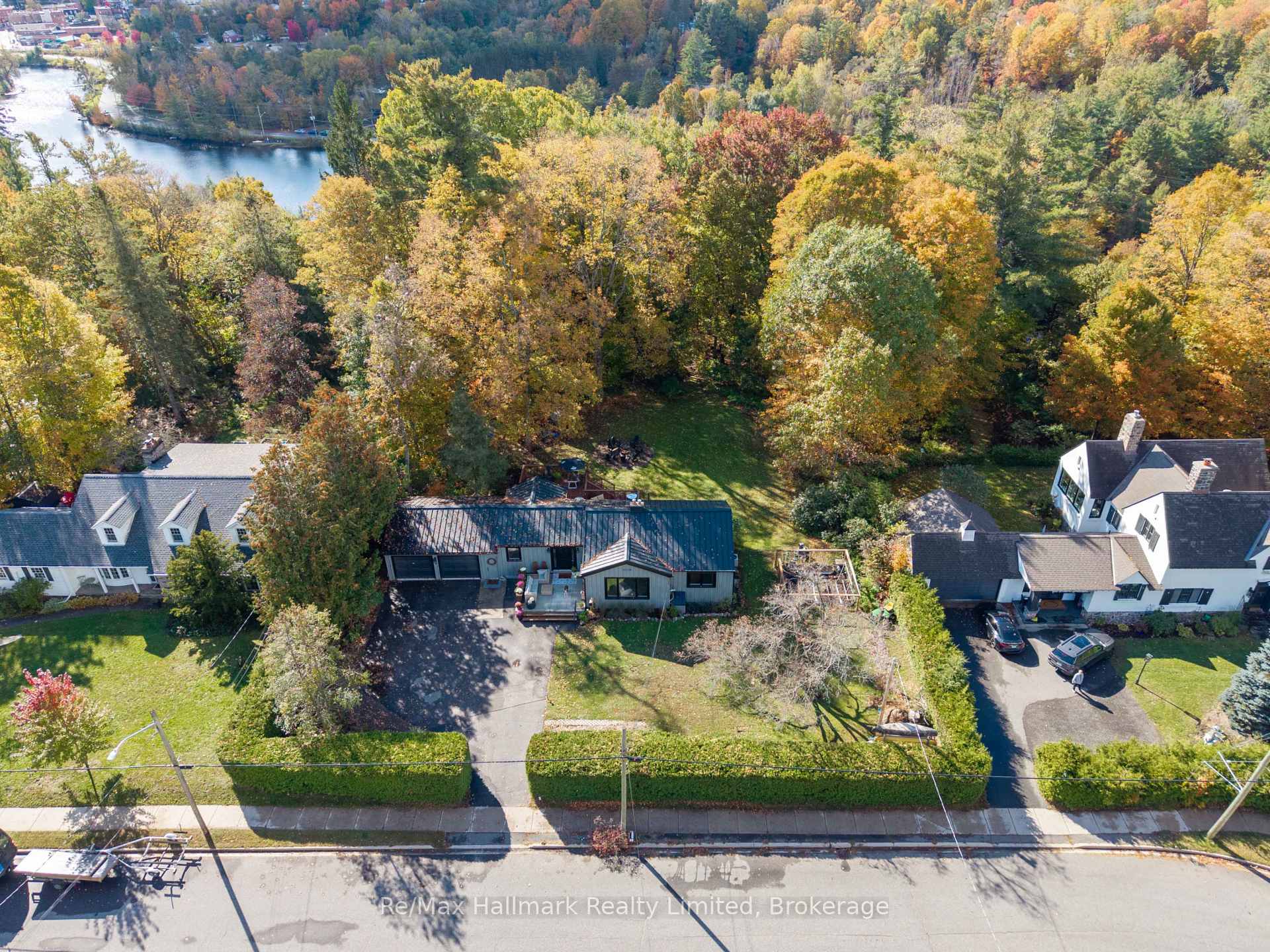 Photo 4 of 140 Woodward Street, Bracebridge — HOMEH