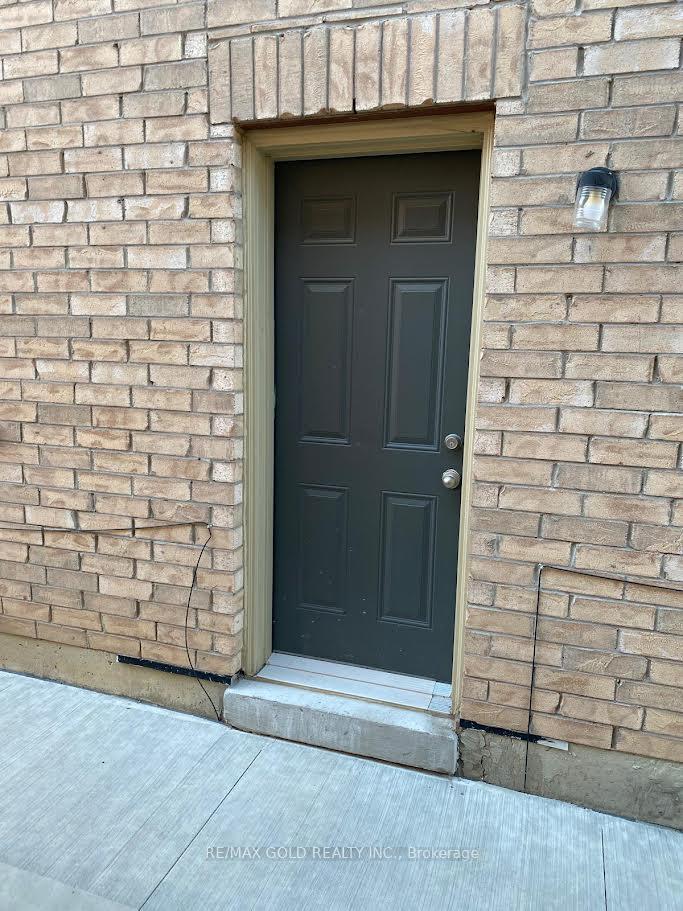 Photo 6 of Unit Bsmt, 91 Yardley Crescent, Brampton, Credit Valley — HOMEH
