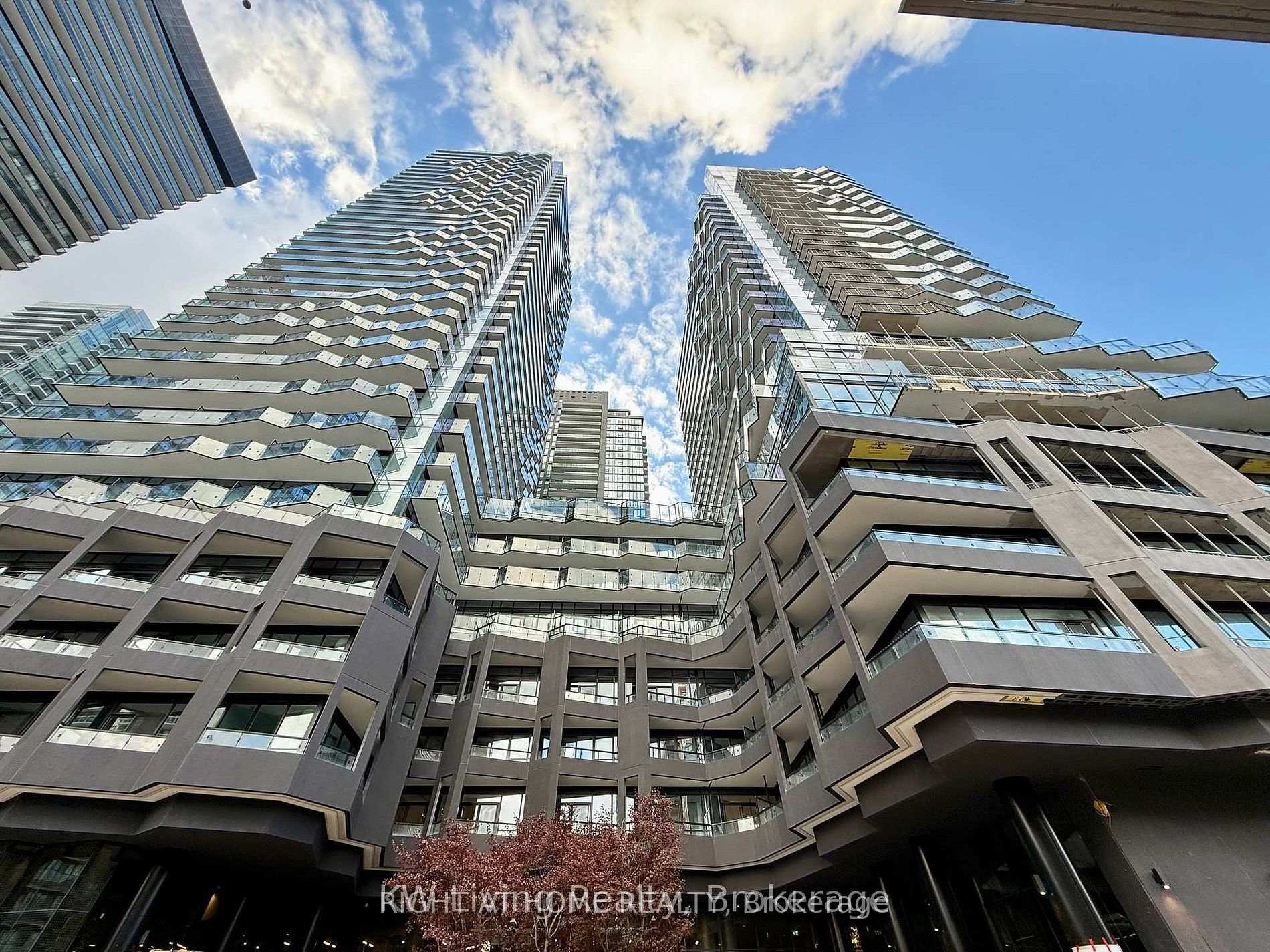 Photo 2 of Unit 513, 110 Broadway Avenue, Toronto, Mount Pleasant West — HOMEH