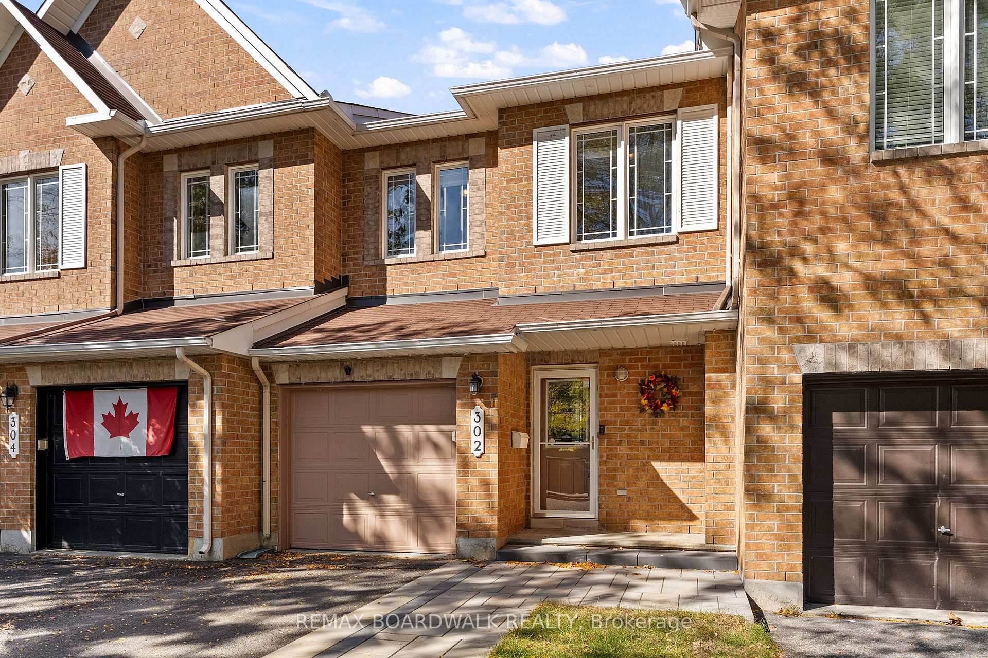 Photo 2 of 302 Statewood Drive, Ottawa, Kanata - Morgan's Grant/South March — HOMEH