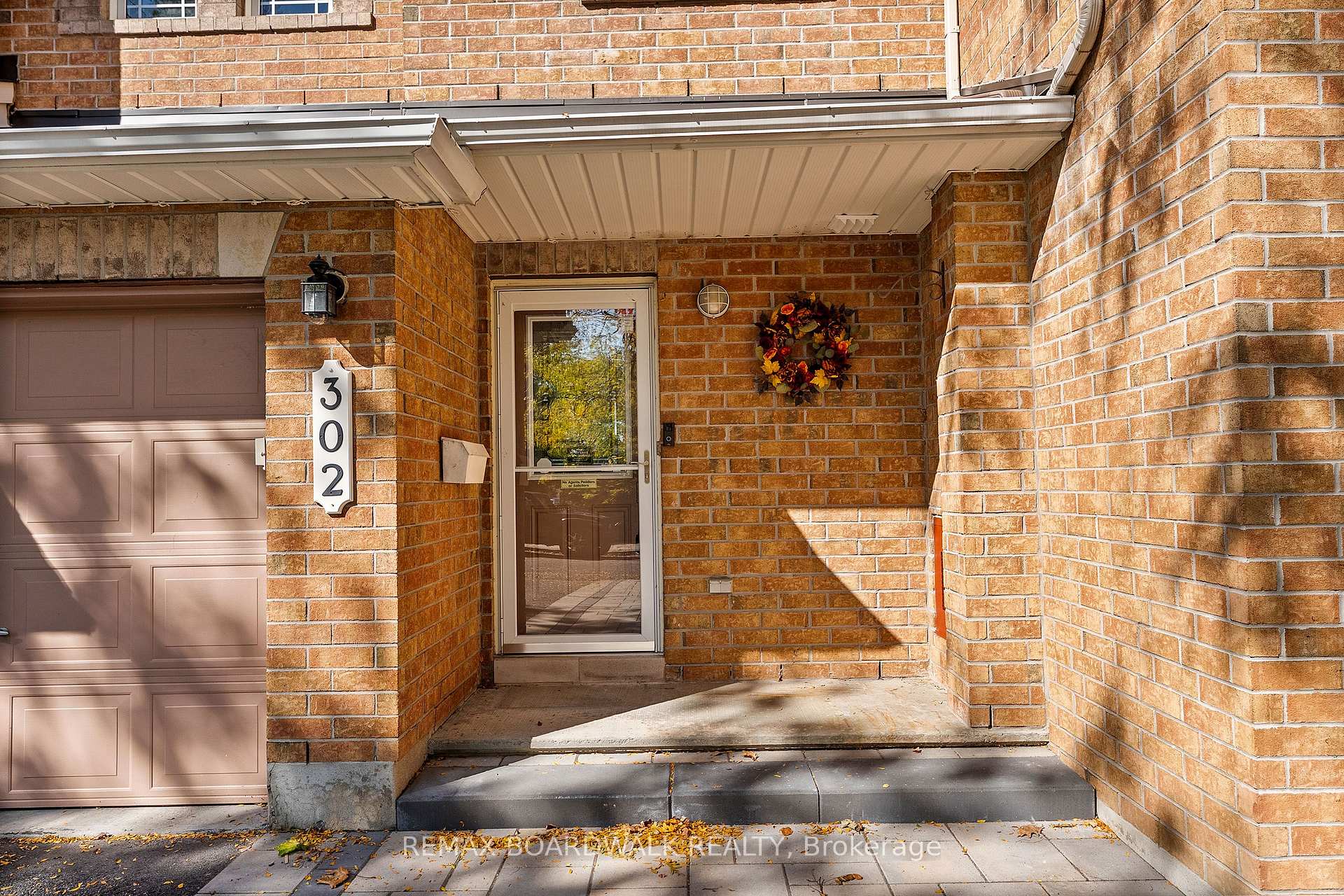 Photo 3 of 302 Statewood Drive, Ottawa, Kanata - Morgan's Grant/South March — HOMEH