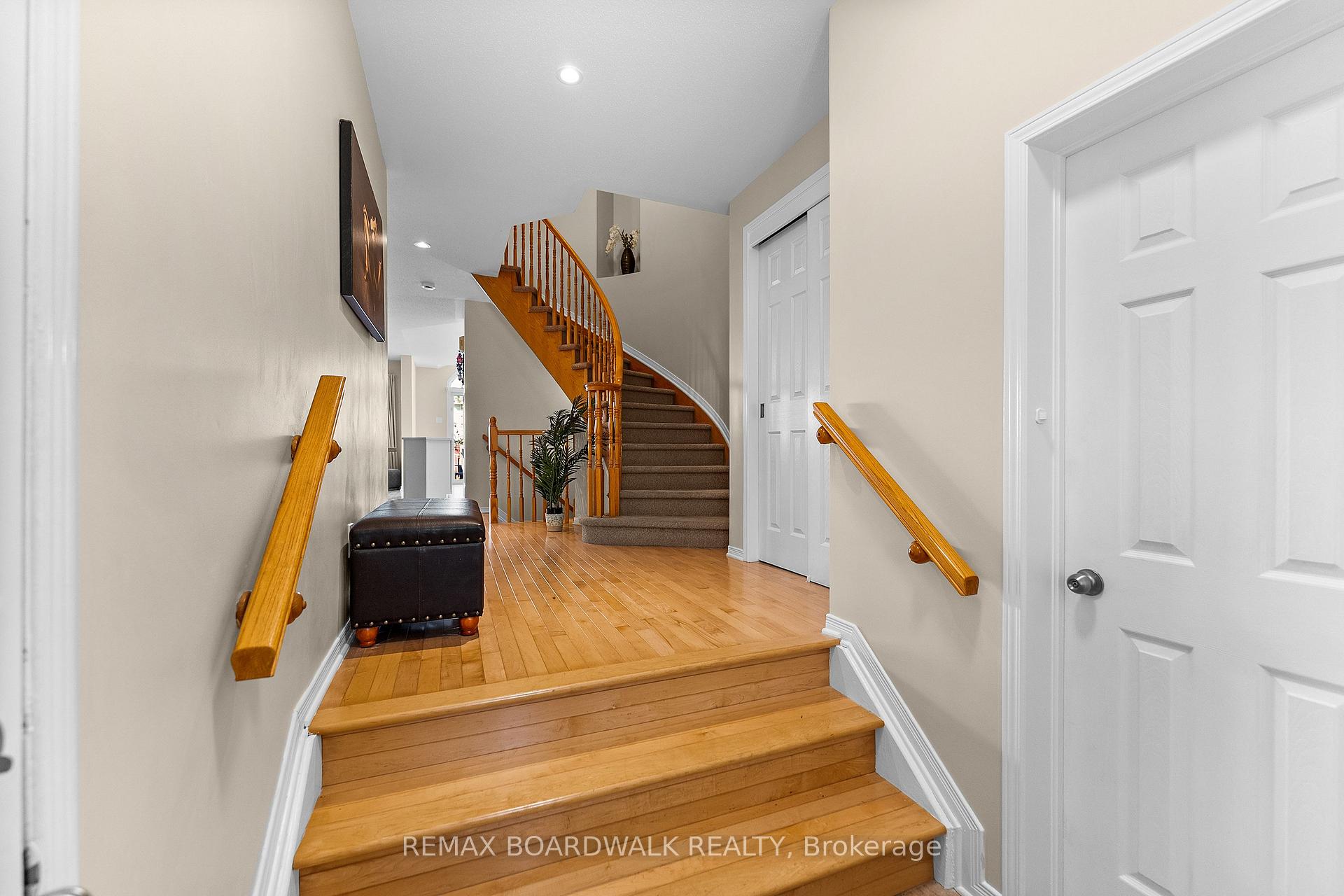 Photo 4 of 302 Statewood Drive, Ottawa, Kanata - Morgan's Grant/South March — HOMEH