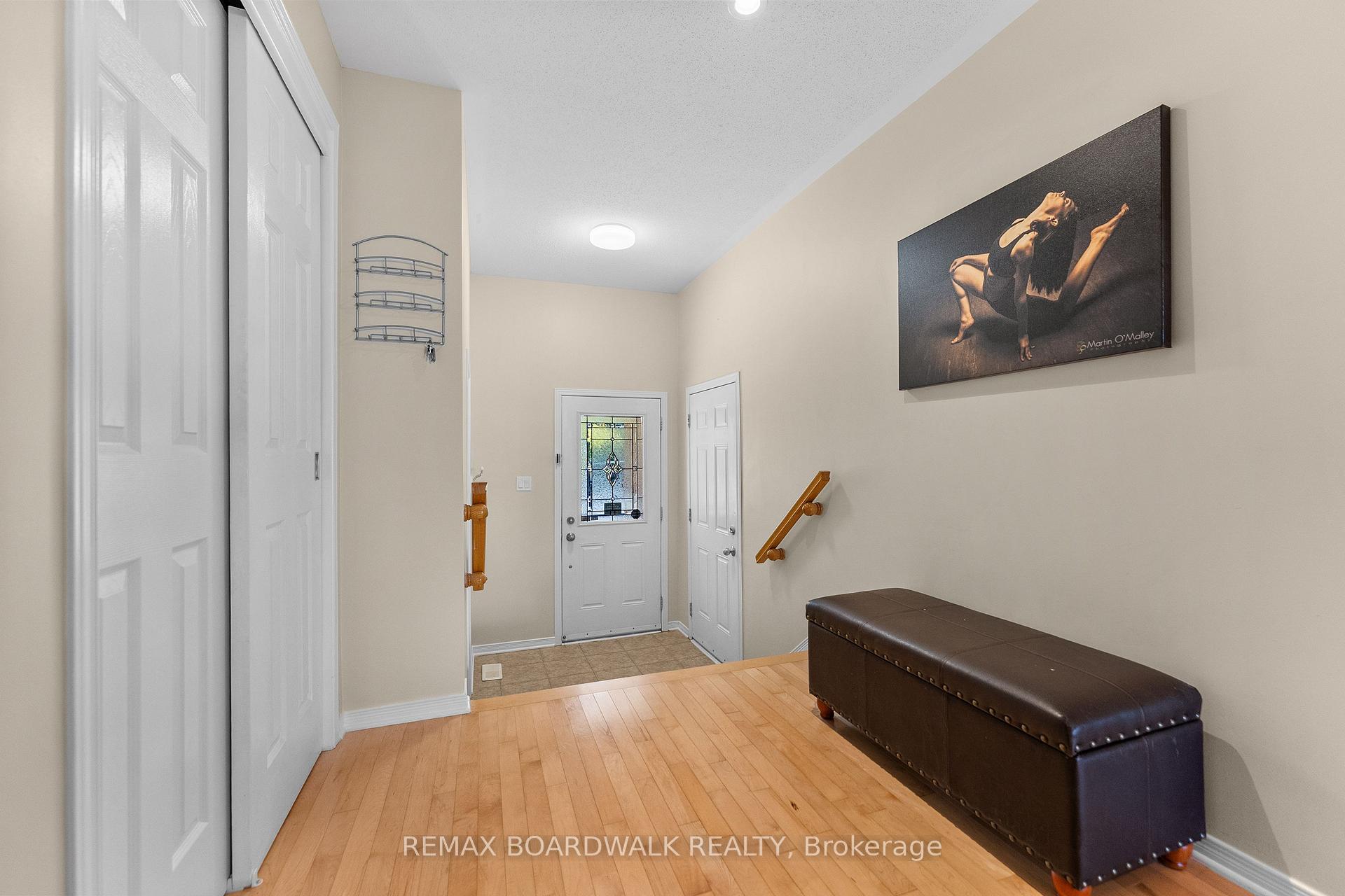 Photo 5 of 302 Statewood Drive, Ottawa, Kanata - Morgan's Grant/South March — HOMEH