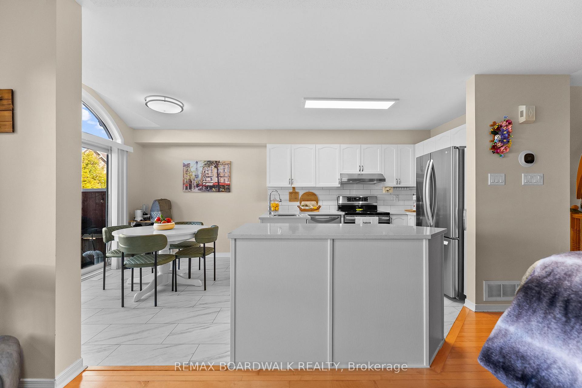 Photo 13 of 302 Statewood Drive, Ottawa, Kanata - Morgan's Grant/South March — HOMEH