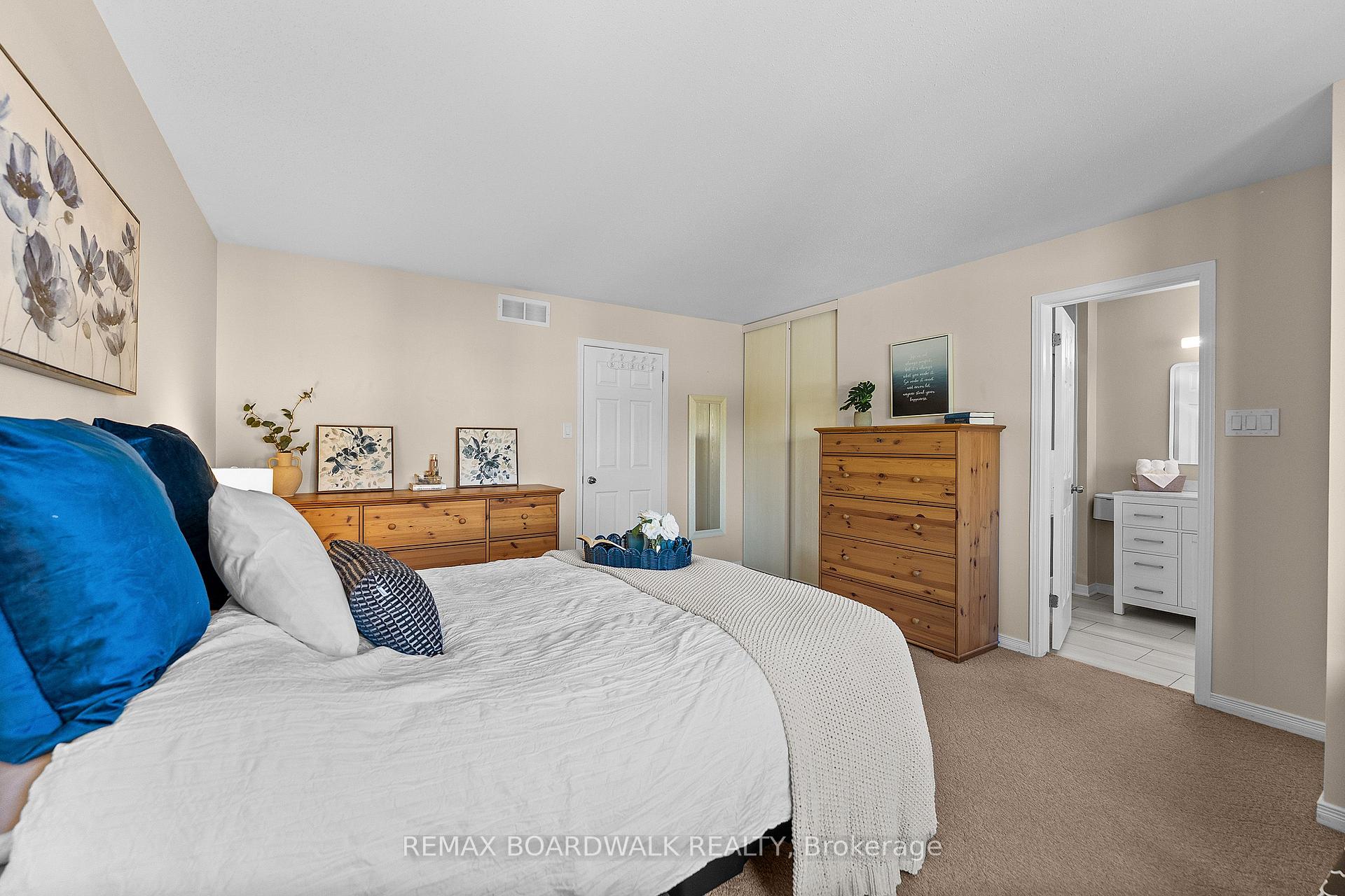 Photo 23 of 302 Statewood Drive, Ottawa, Kanata - Morgan's Grant/South March — HOMEH