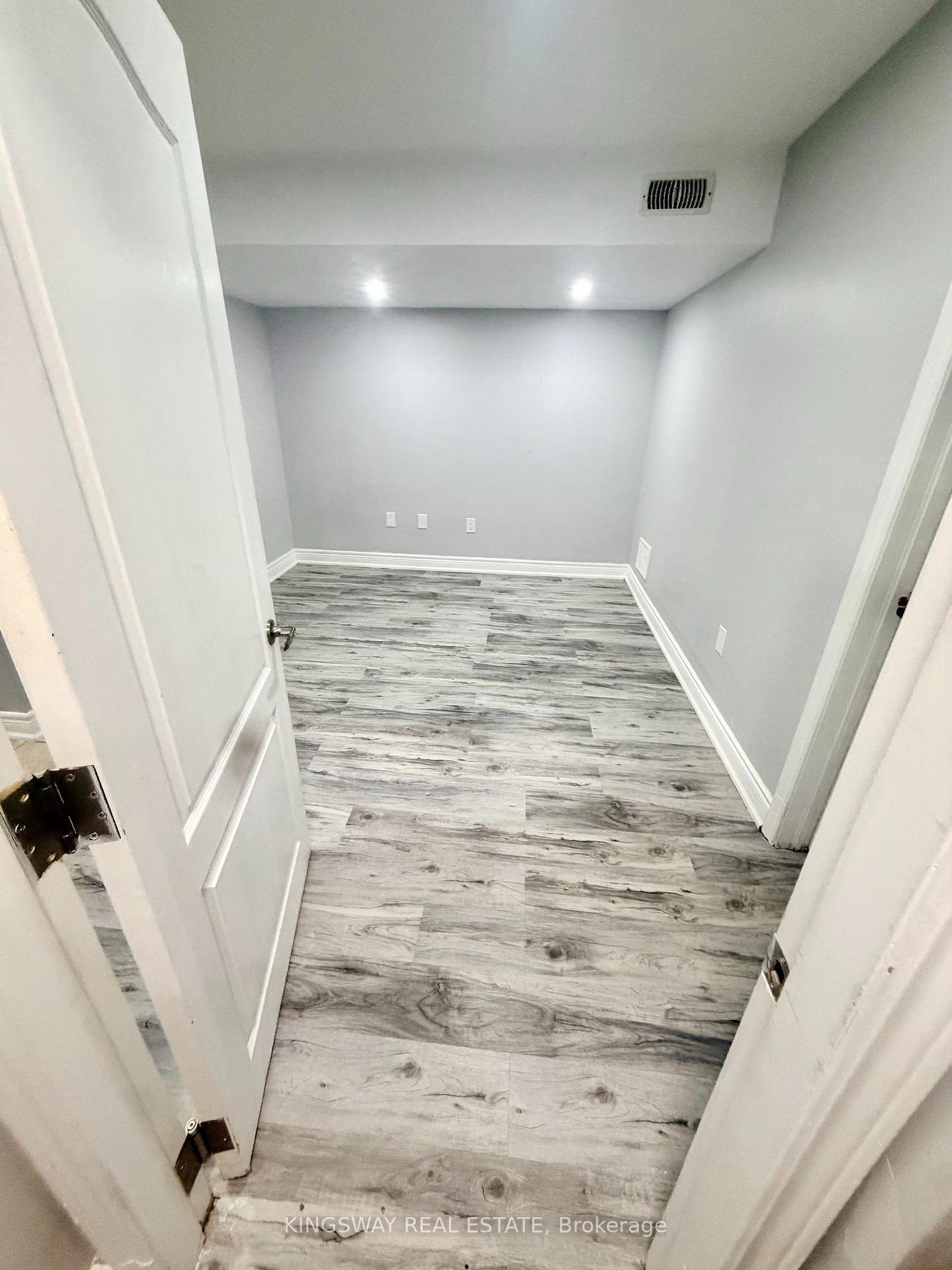 Photo 3 of 67 Baffin Crescent, Brampton, Northwest Brampton — HOMEH