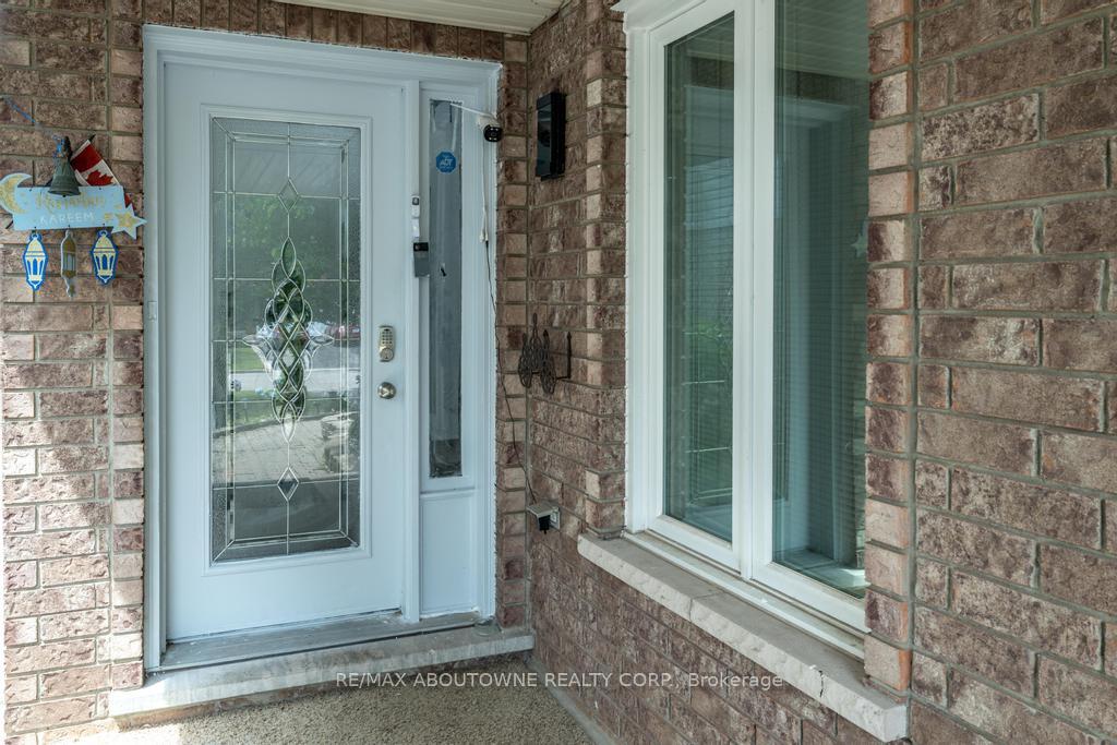 Photo 6 of 14 Sable Drive, Hamilton, Ancaster — HOMEH