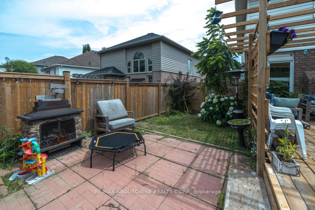 Photo 9 of 14 Sable Drive, Hamilton, Ancaster — HOMEH
