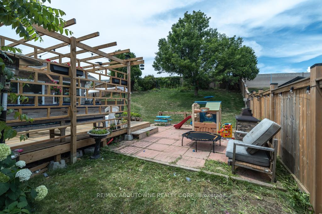 Photo 10 of 14 Sable Drive, Hamilton, Ancaster — HOMEH
