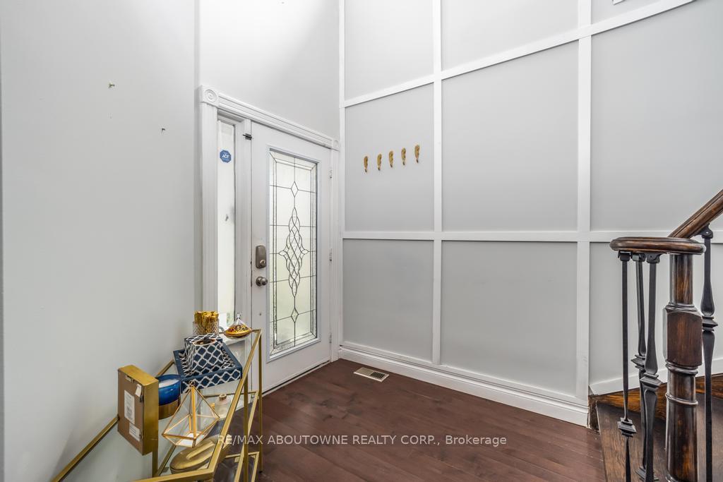 Photo 15 of 14 Sable Drive, Hamilton, Ancaster — HOMEH