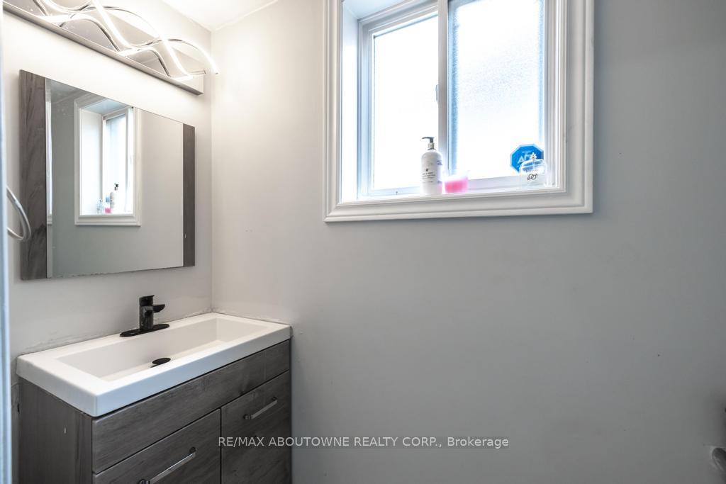 Photo 23 of 14 Sable Drive, Hamilton, Ancaster — HOMEH