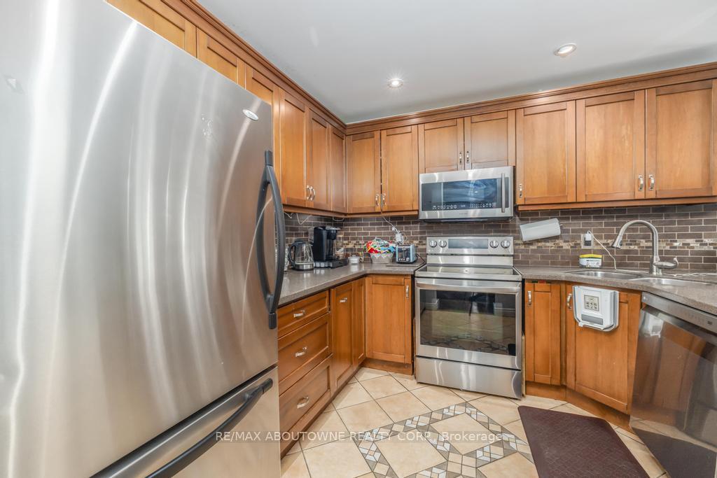 Photo 26 of 14 Sable Drive, Hamilton, Ancaster — HOMEH