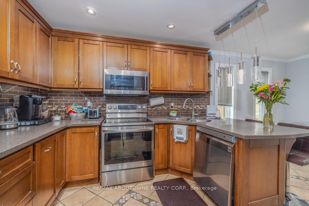 Photo 27 of 14 Sable Drive, Hamilton, Ancaster — HOMEH