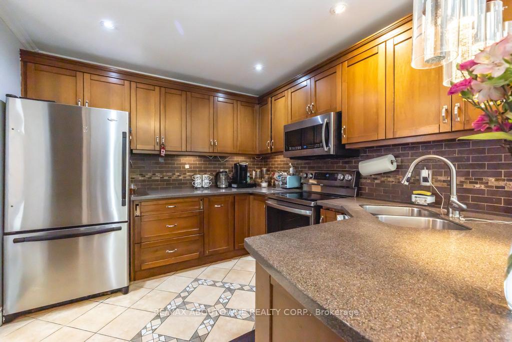 Photo 28 of 14 Sable Drive, Hamilton, Ancaster — HOMEH