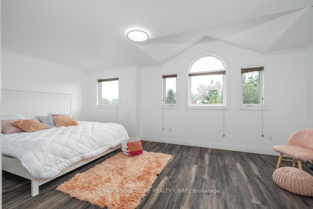 Photo 33 of 14 Sable Drive, Hamilton, Ancaster — HOMEH