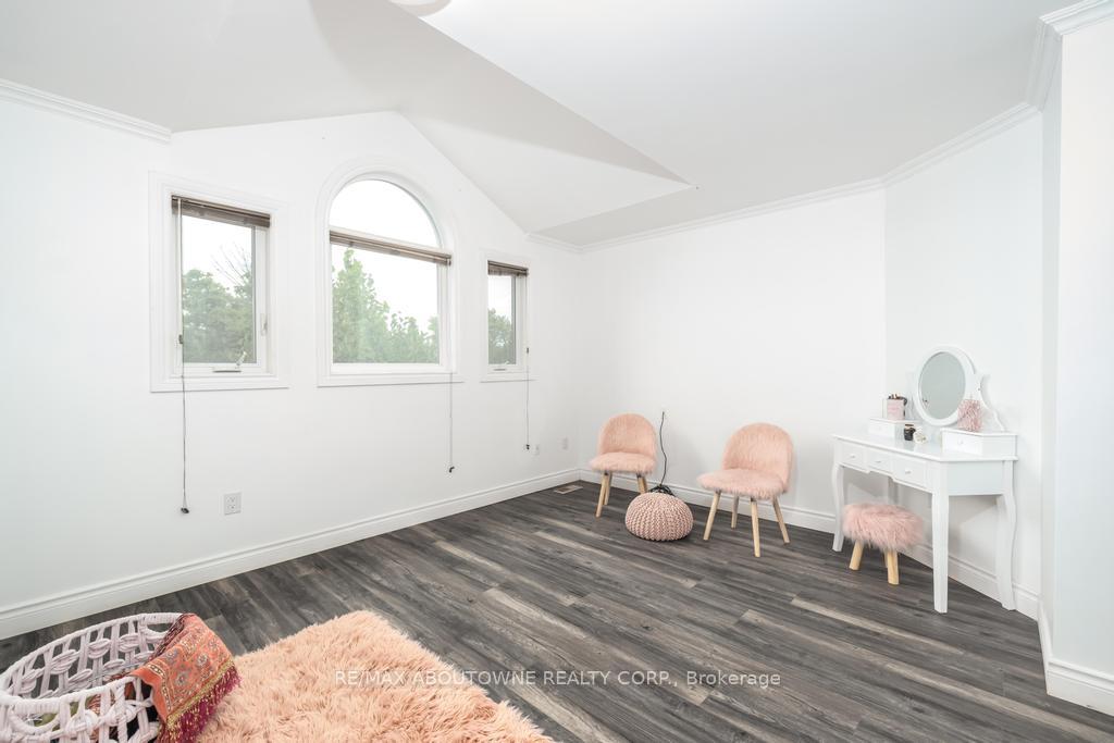 Photo 36 of 14 Sable Drive, Hamilton, Ancaster — HOMEH