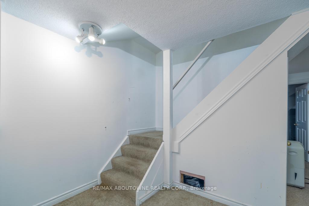 Photo 43 of 14 Sable Drive, Hamilton, Ancaster — HOMEH