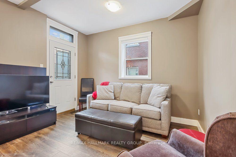 Photo 5 of 381 Cooper Street, Ottawa, Ottawa Centre — HOMEH