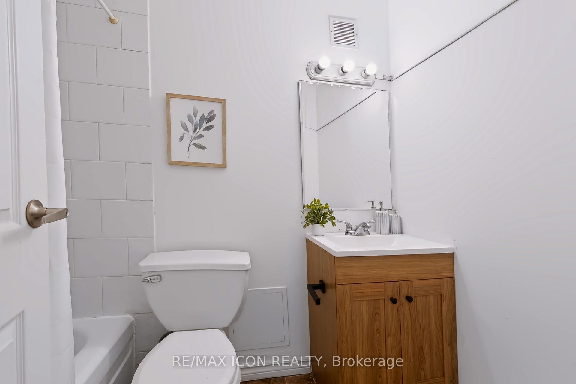 Photo 18 of Unit 102, 121 University Avenue E, Waterloo, Downtown Waterloo — HOMEH