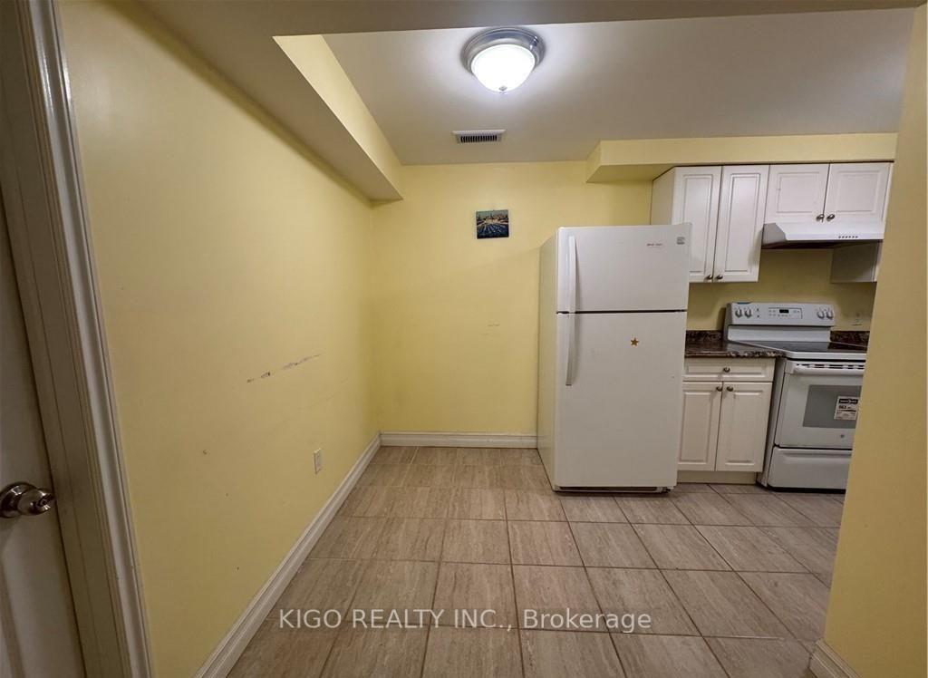 Photo 2 of Unit Basement, 40 Lena Crescent, Cambridge, Greenway-Chaplin — HOMEH