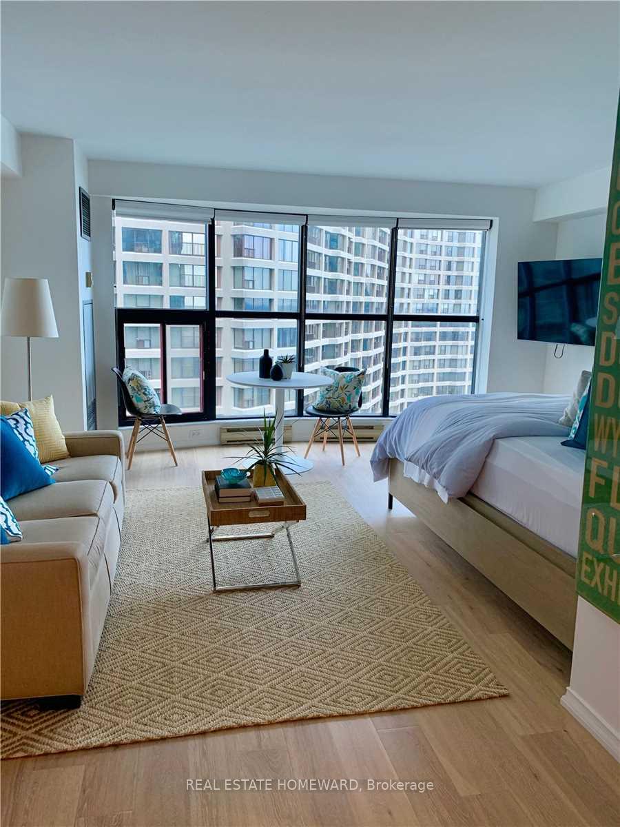 Photo 4 of Unit 2403, 77 Harbour Square, Toronto, Waterfront Communities — HOMEH