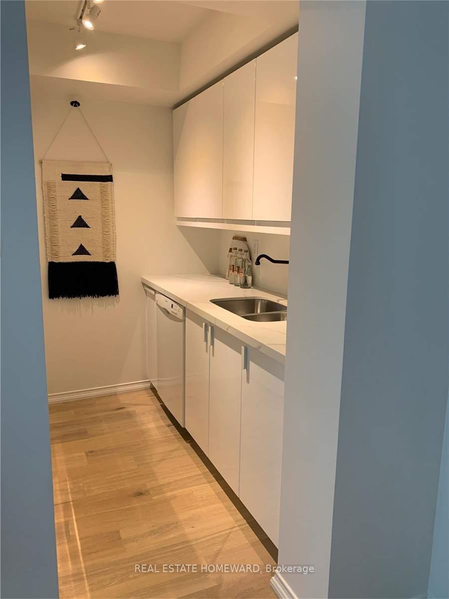 Photo 6 of Unit 2403, 77 Harbour Square, Toronto, Waterfront Communities — HOMEH
