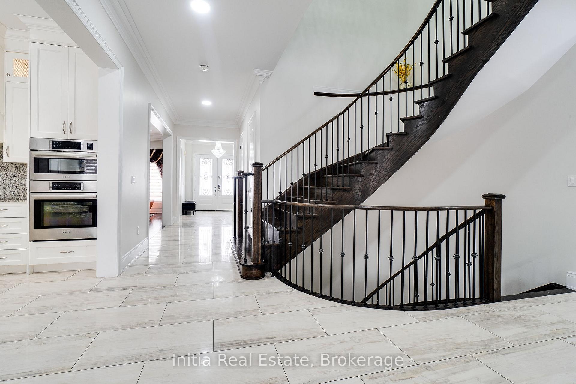 Photo 7 of 12 Erintown Crescent S, Brampton, Toronto Gore Rural Estate — HOMEH