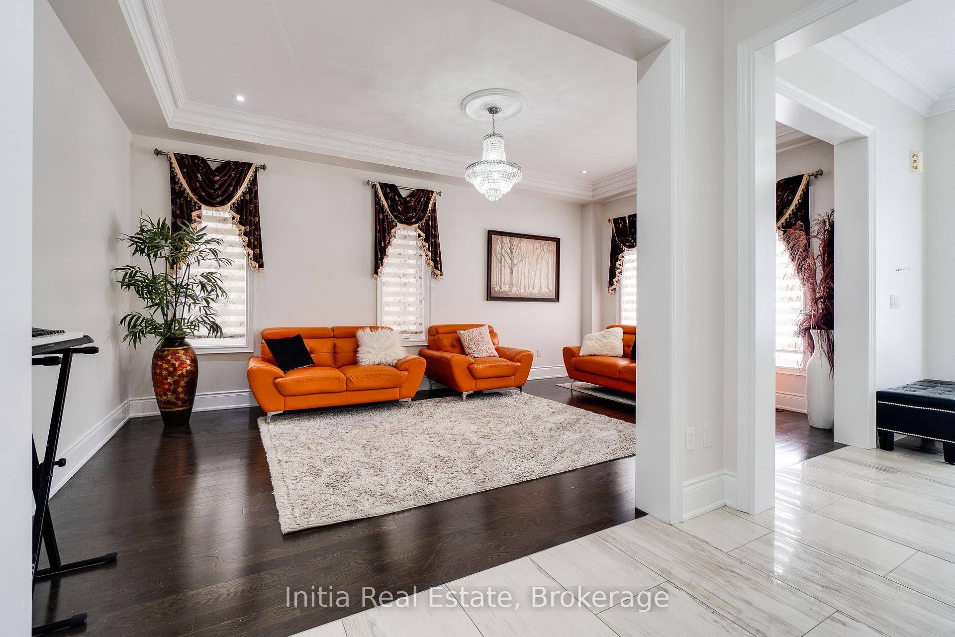 Photo 9 of 12 Erintown Crescent S, Brampton, Toronto Gore Rural Estate — HOMEH