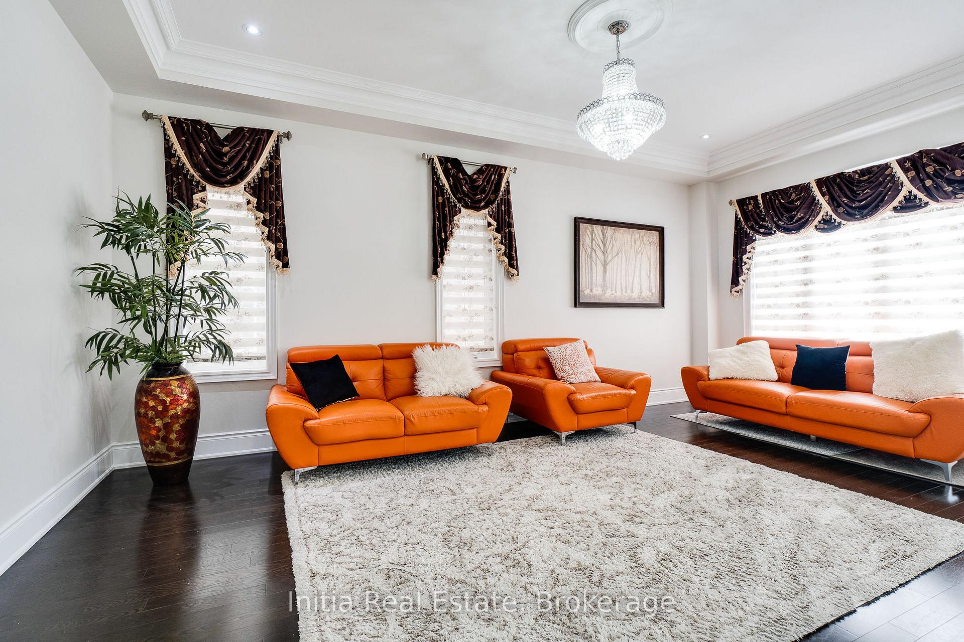 Photo 10 of 12 Erintown Crescent S, Brampton, Toronto Gore Rural Estate — HOMEH